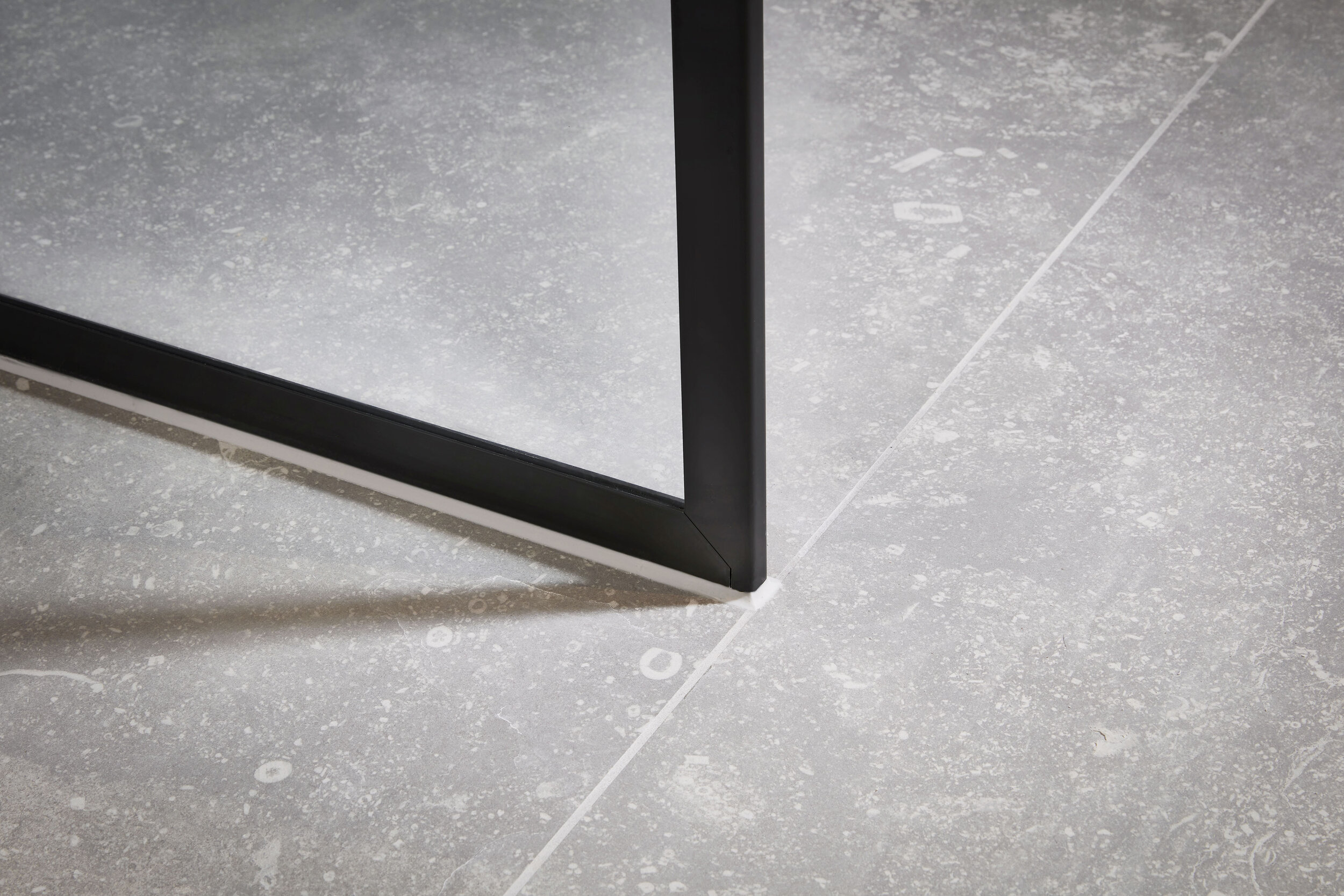 GlassLine_black frame_closeup_low.jpg