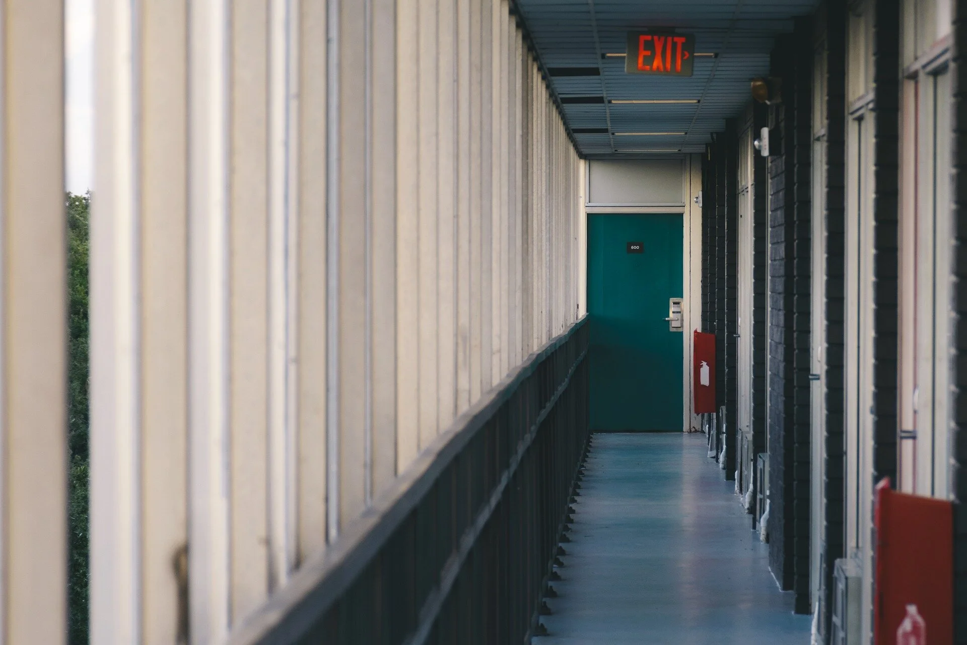 hallway-5451584_1920.jpg