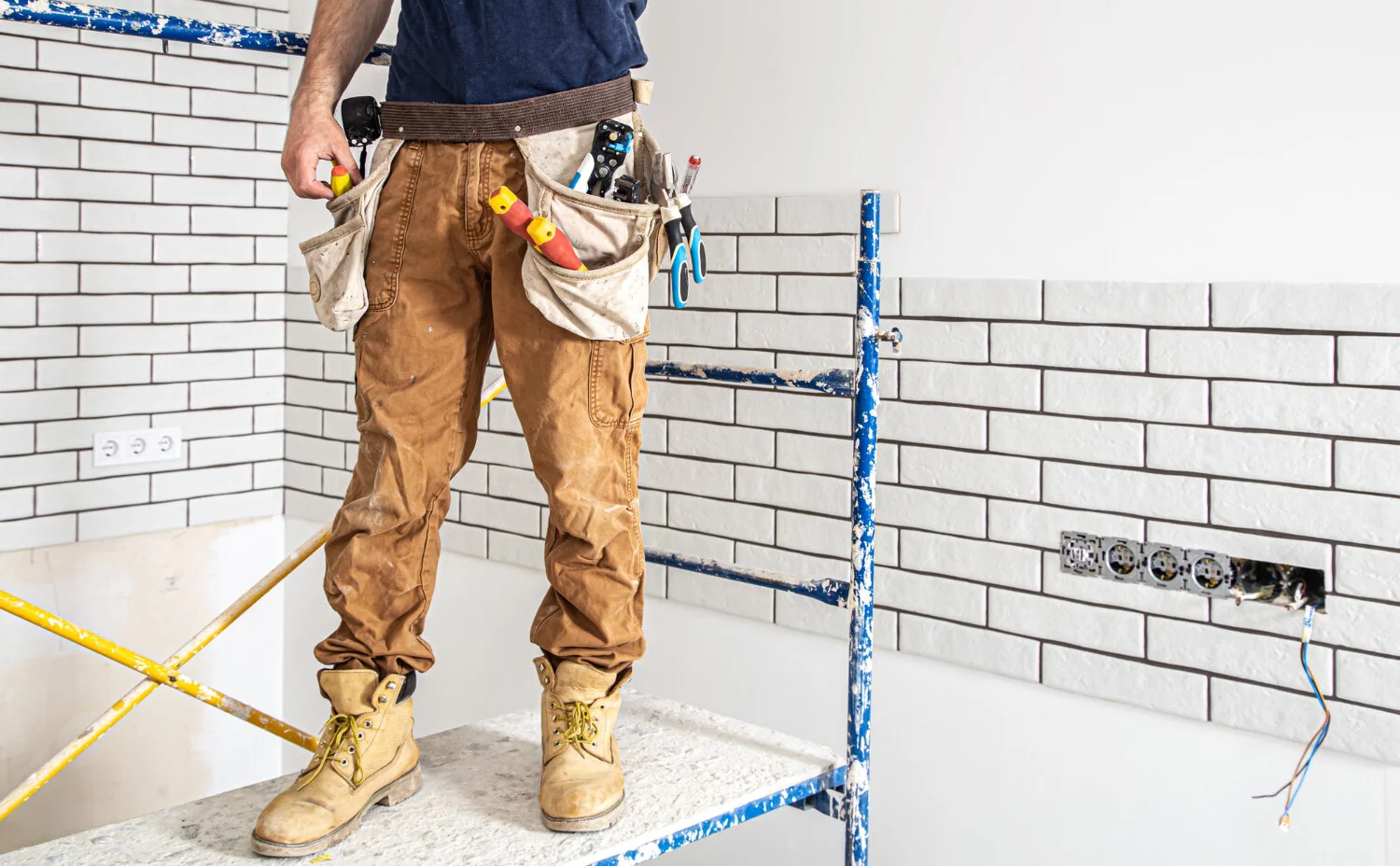 "Fall in construction activity holding back economic growth"