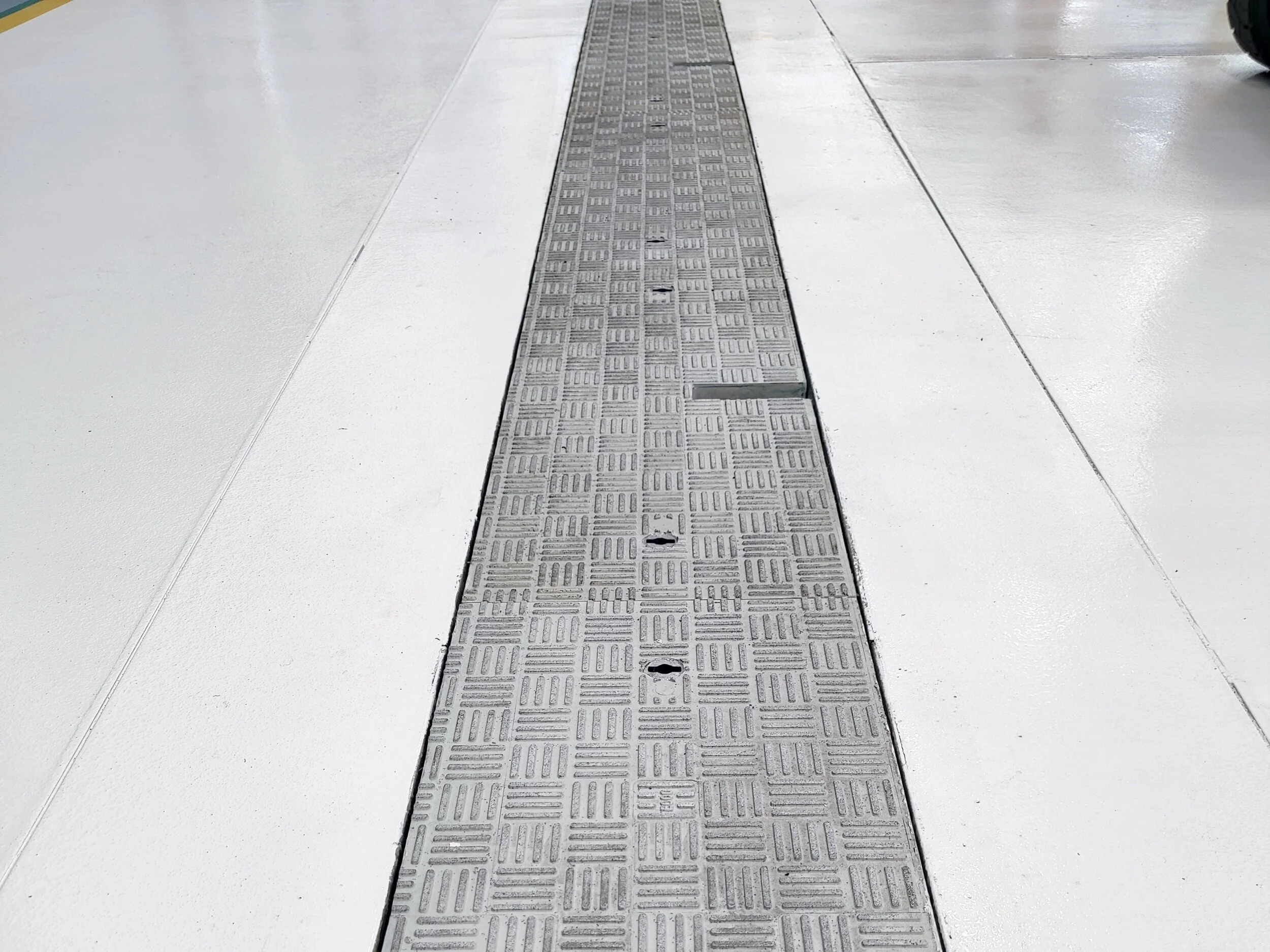 An E600 ‘Super Heavy Duty’ load rating was essential due to the frequent high &nbsp;wheel loads