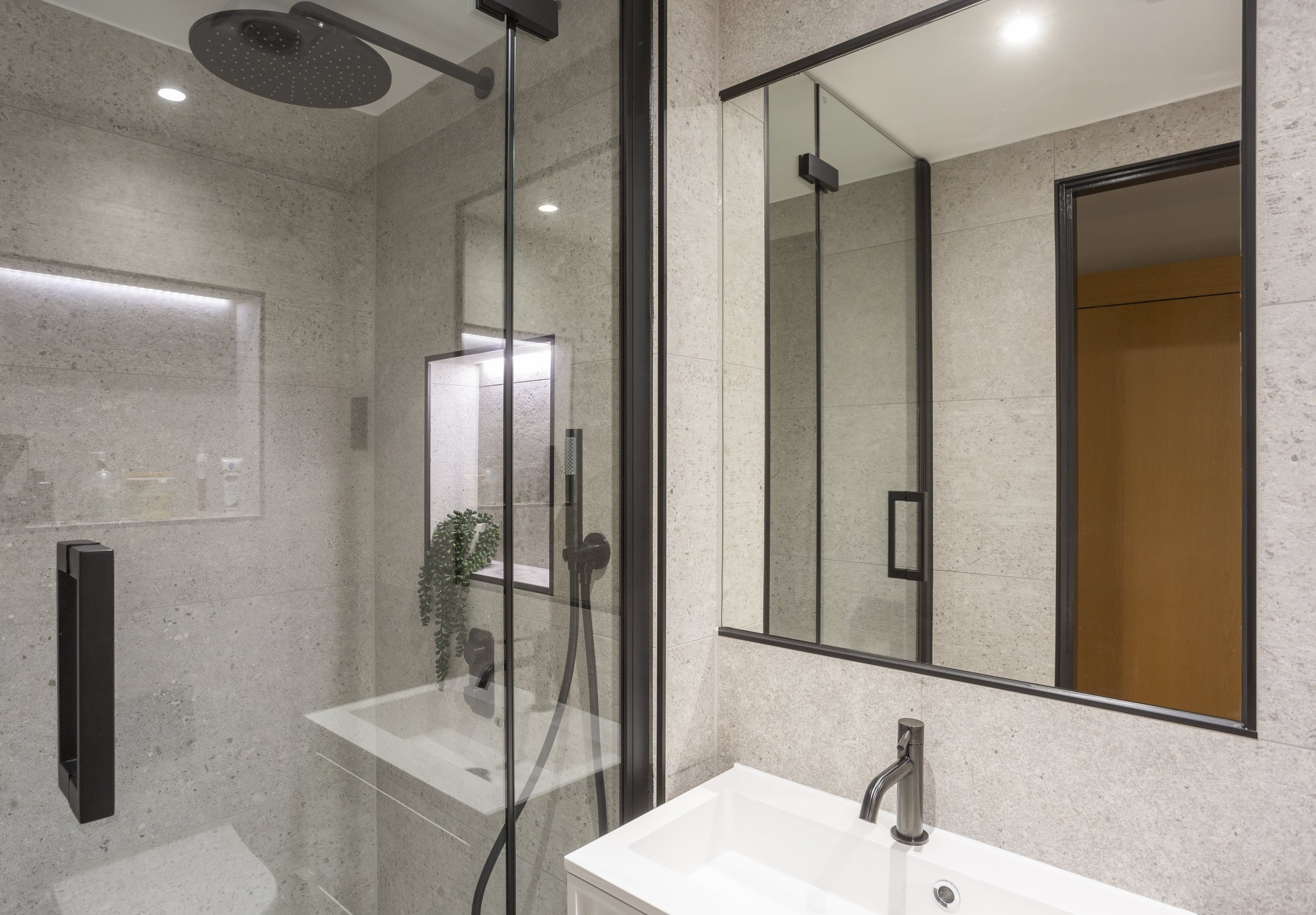 Richmond Gate - Ensuite-min.jpg