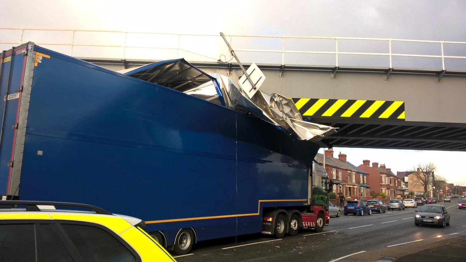 Network Rail urges lorry drivers to ‘Wise Up, Size Up’ as Britain’s most-bashed bridges revealed