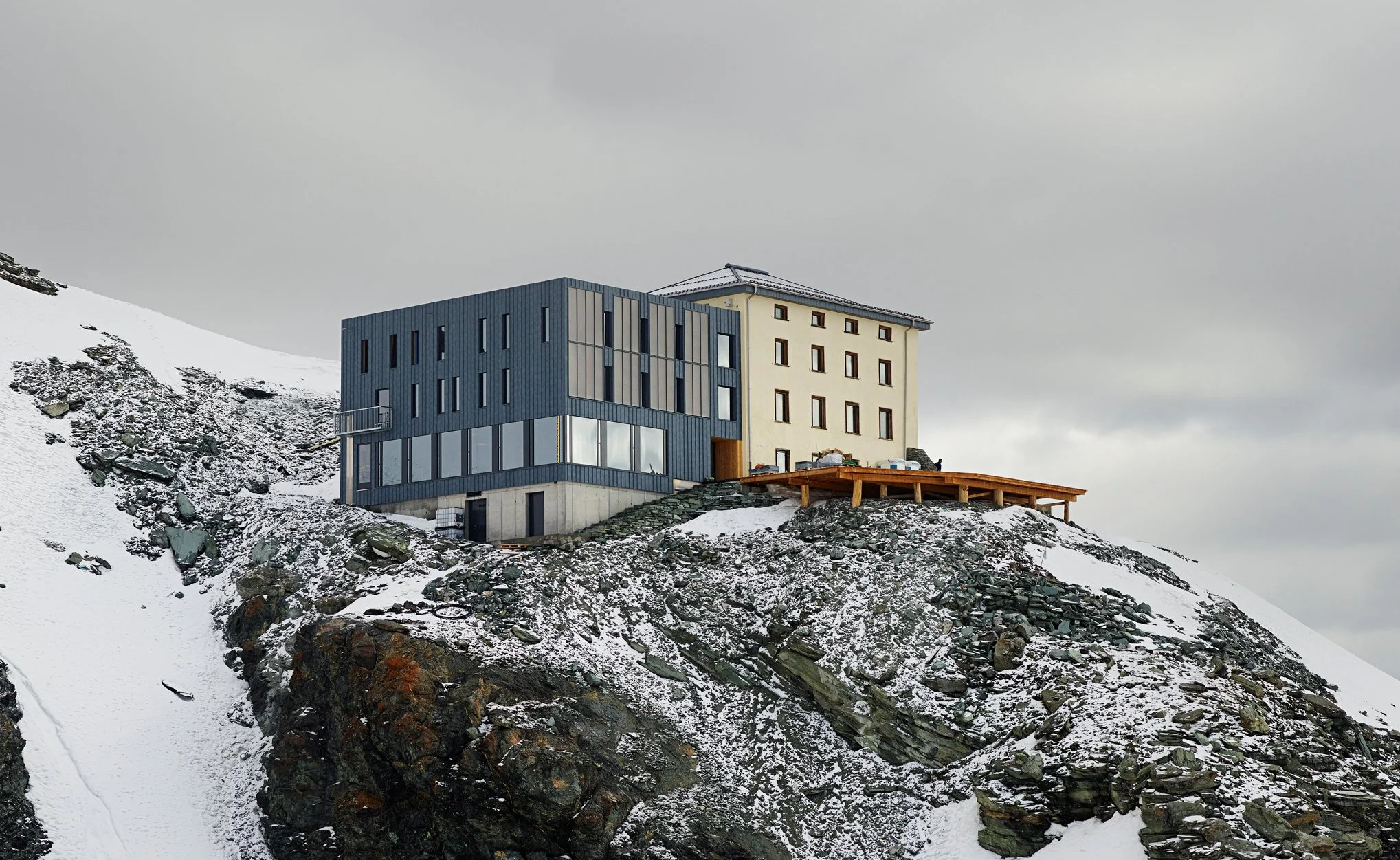Latest innovative Schöck solution reaches new heights