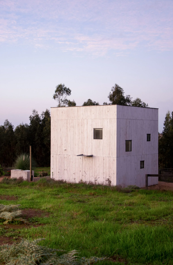 2023-08-23 09_52_25-Stanaćev Granados completes cube-shaped holiday house in Chile.png
