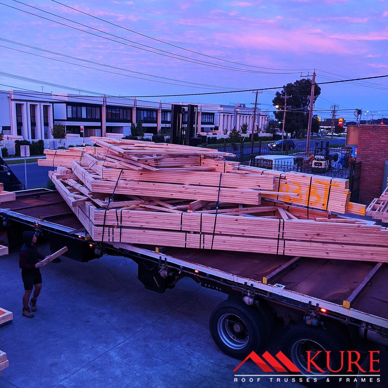 Early mornings are easy when they look like this 💪

Custom, pre-fab roof trusses ready to be delivered. We just love this part 😍