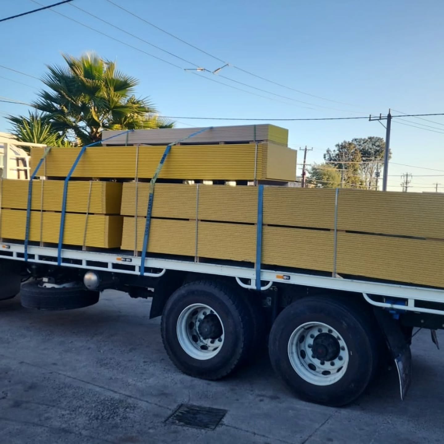 🚛 Another Full Load Delivered!
Another full house load of Yellow Tongue flooring and Cement Sheets successfully delivered today by Kure Truss! 🏠💪

We&rsquo;re proud to be the trusted choice for builders who count on timely delivery, premium materi