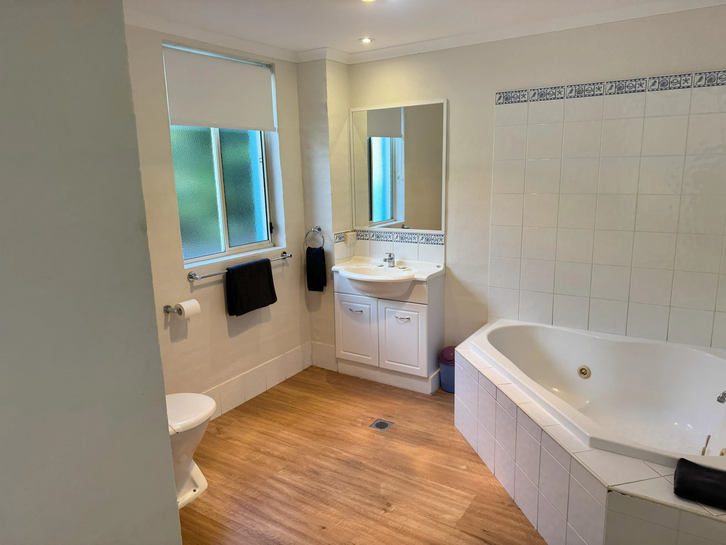 Apartment 2 - Main bathroom