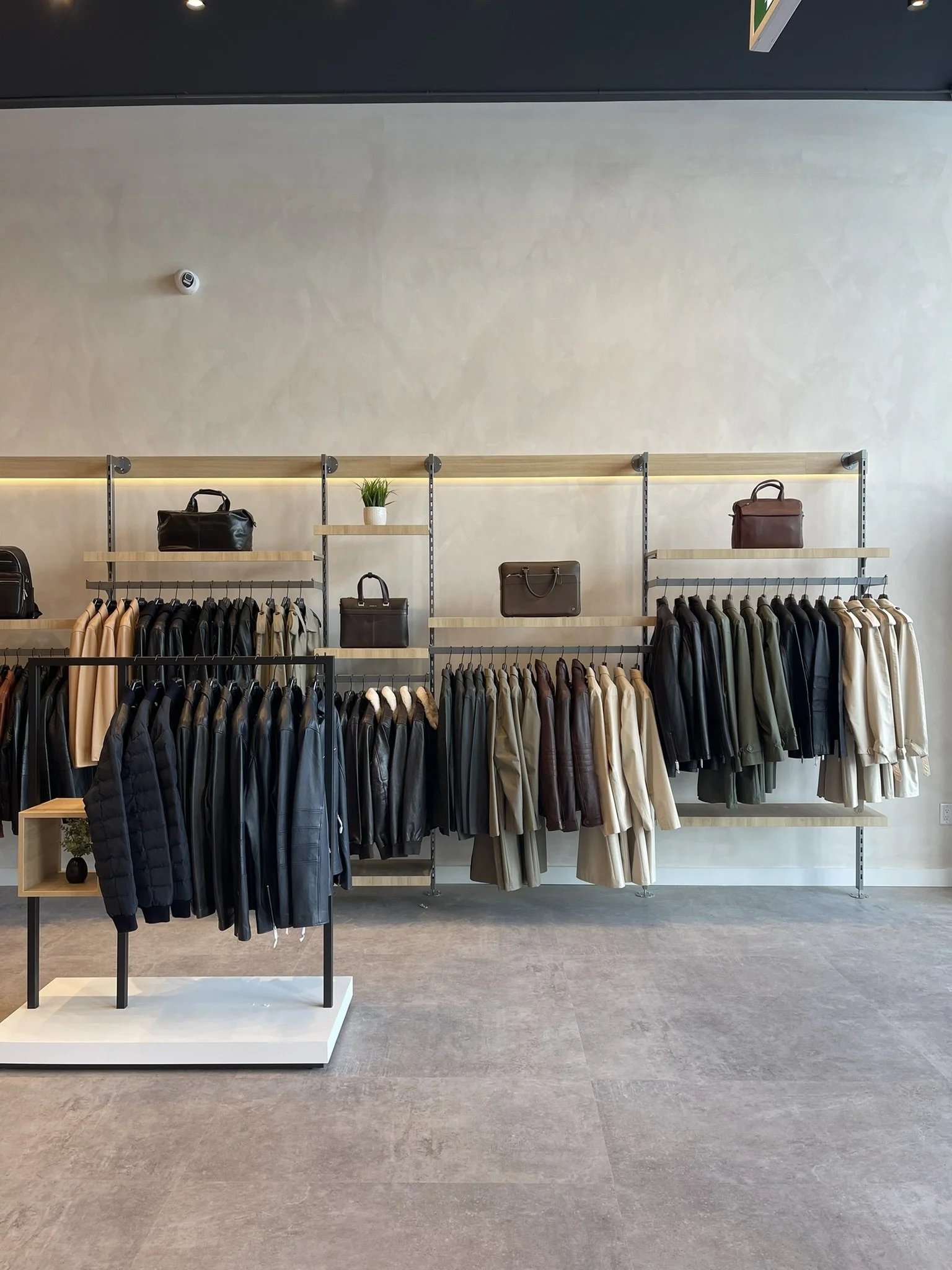Danier store layout with clear zoning and product flow, created through strategic visual merchandising for improved shopping experience