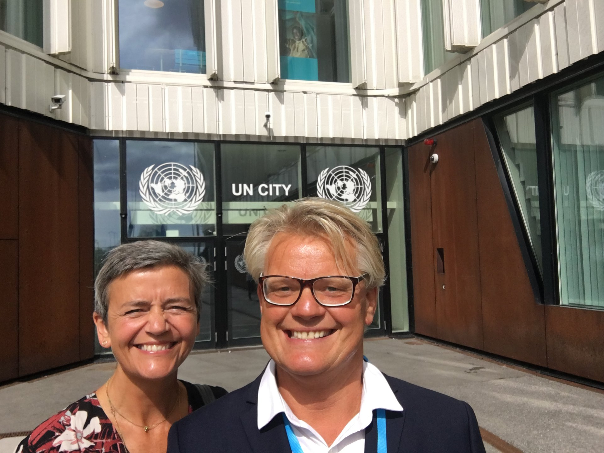 Asbjørn sammen med EU-kommissær Margrethe Vestager før de skal tale på samme FN-konference