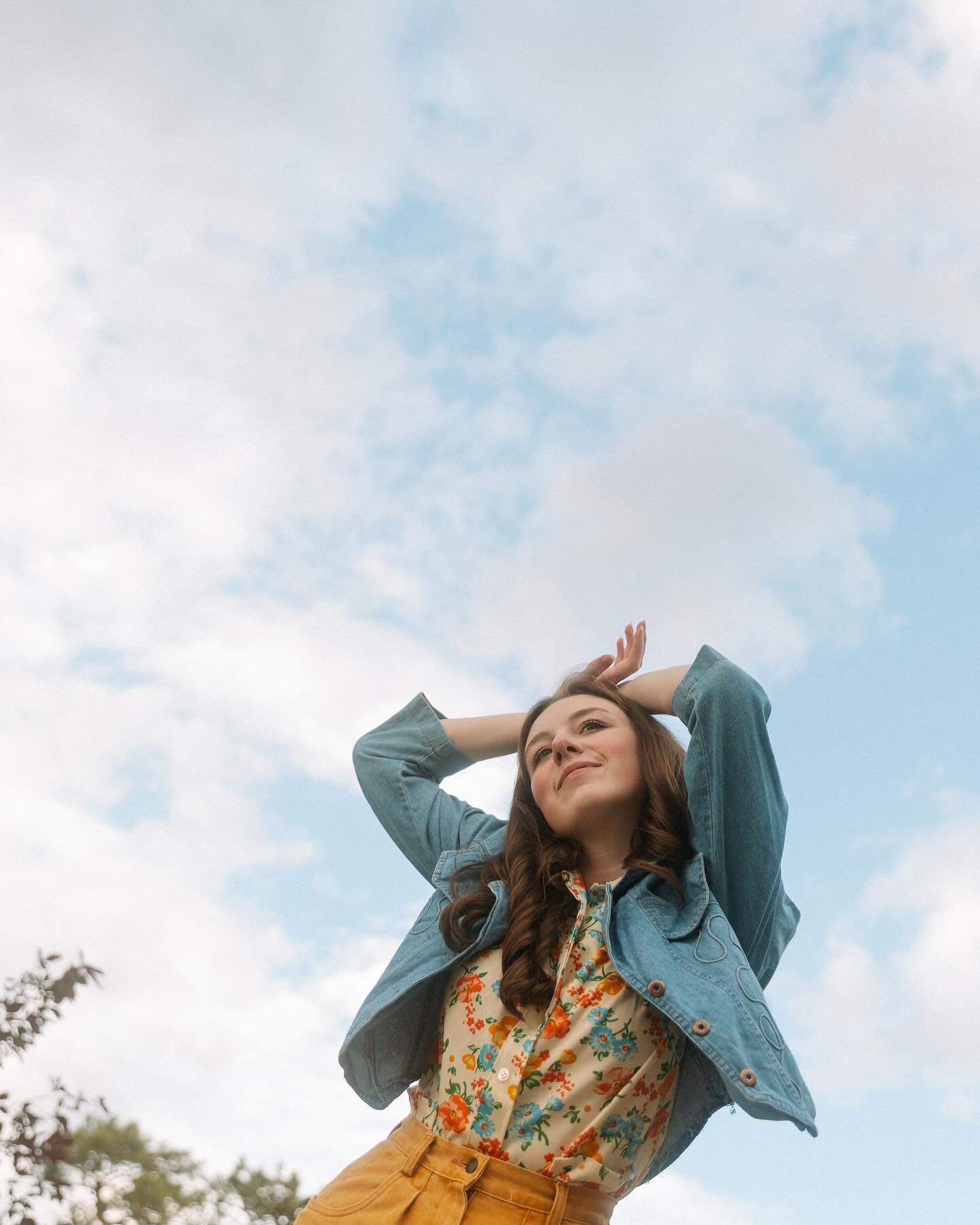 Maddy&rsquo;s late summer senior session at the Stanley in Estes park Colorado. She told me she just wanted my vision, and I said okay let&rsquo;s gooo! She knew I had quite the eclectic vintage client closet at home so I packed an entire extra suitc