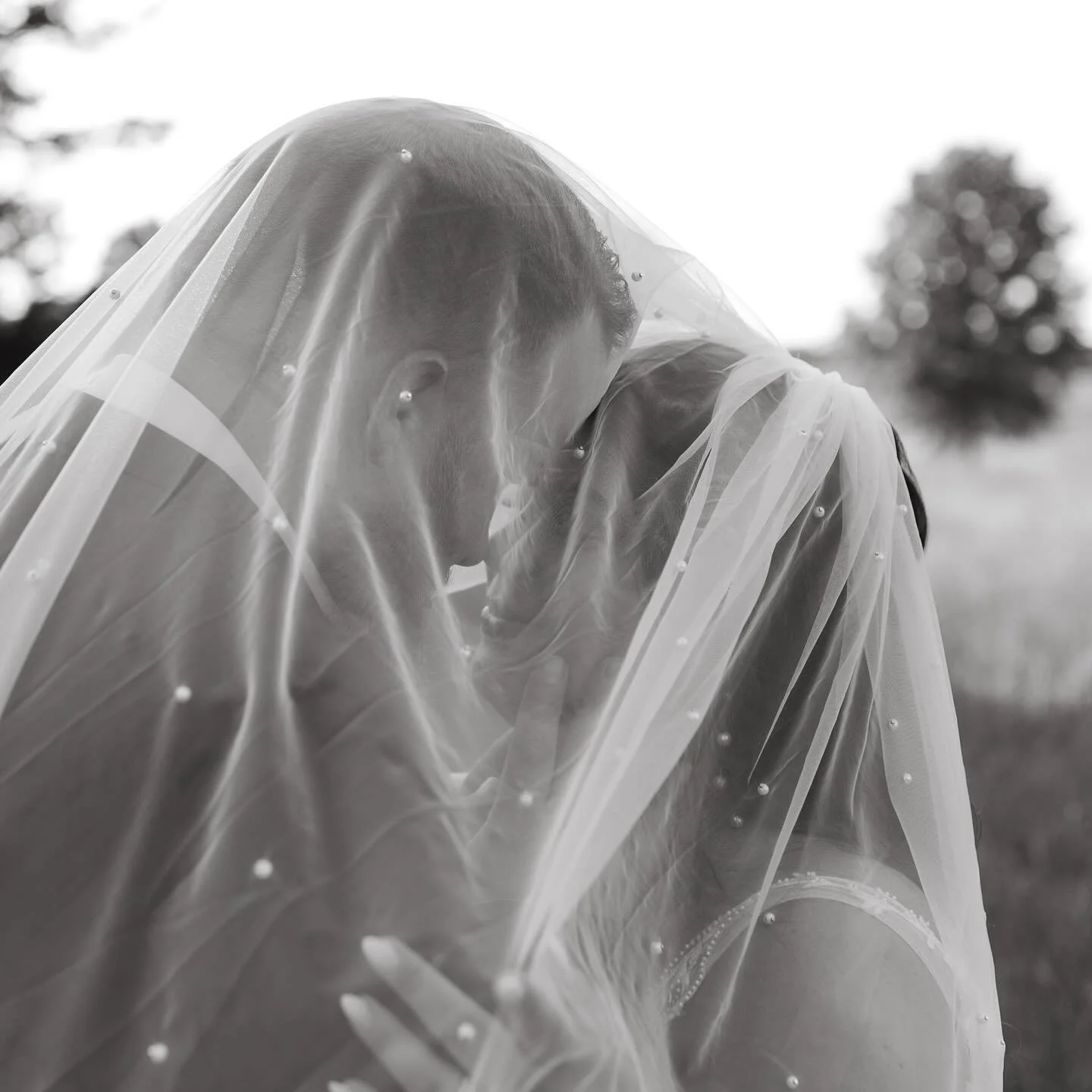Pacha + Max&rsquo;s summer wedding day at Midway farms. The cutest lodge on top of a hill with the best Middle of Missouri views!! There&rsquo;s a lot I loved about this sweet day but my favorite was how these two looked at each other all day. 🥹❤️ 
