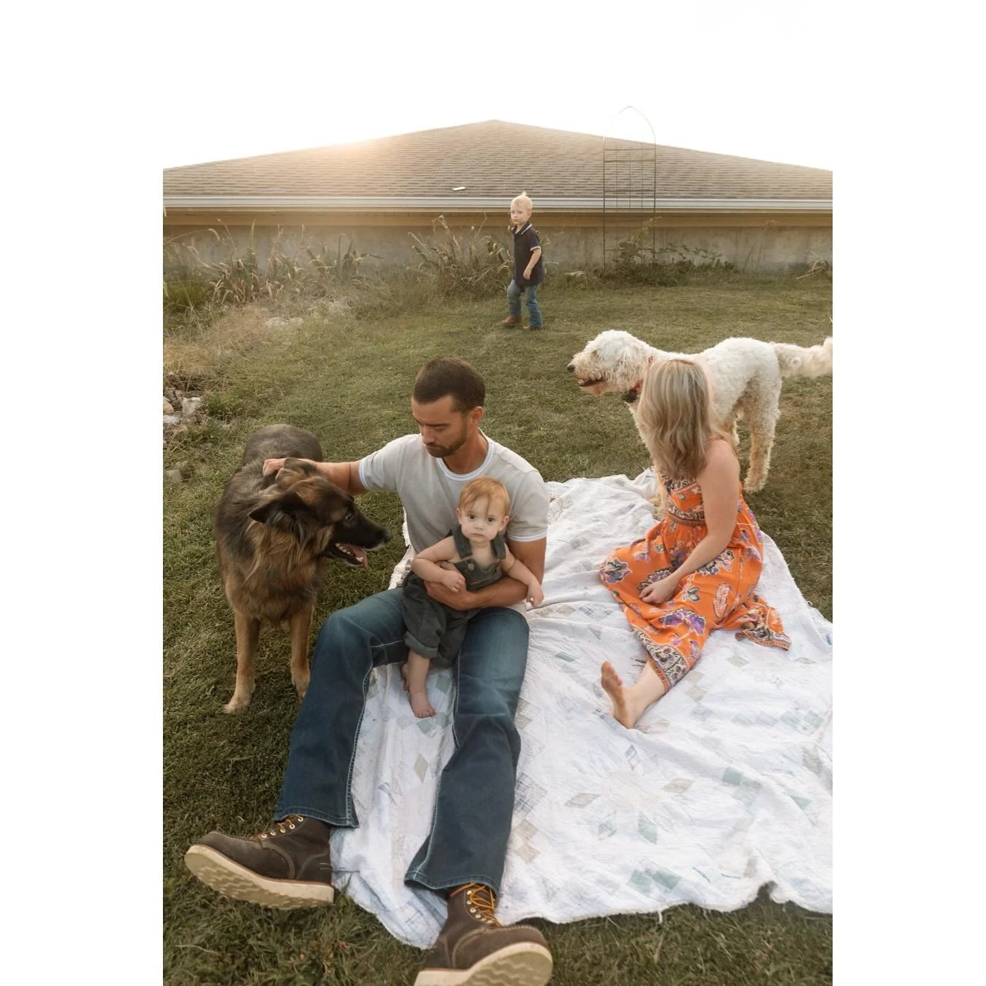 I know it&rsquo;s late but I can&rsquo;t wait any longer to share this set from the sweetest evening over the weekend!  Hanging out with Jaime and her family in their backyard, playing with the boys was so fun. 🫶 So grateful they continue to trust m