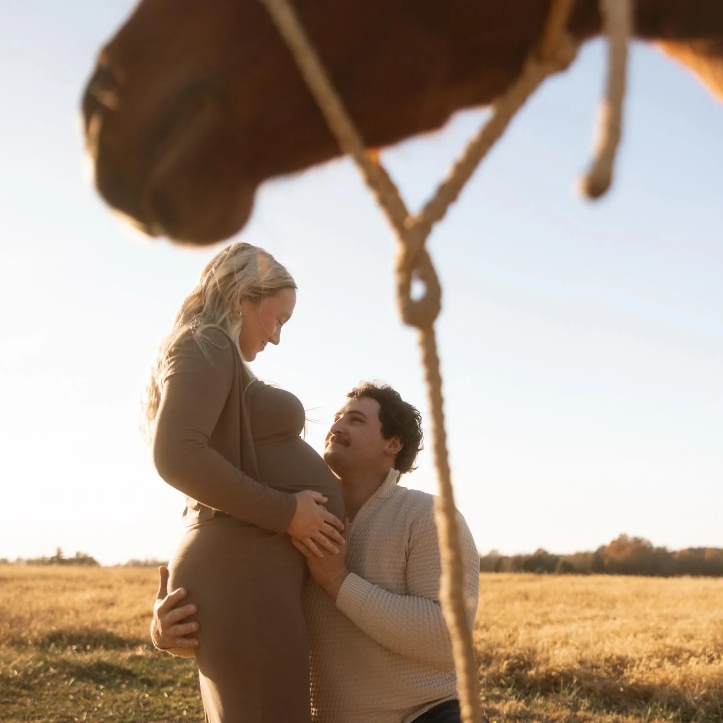 Maternity session of my dreams 🐴 You know me, just a  horse loving girl so you know I&rsquo;m giddy anytime I get to incorporate them! This is &ldquo;little Bay&rdquo; and he&rsquo;s going to be the babies horse. Like are you kidding me, I love it. 