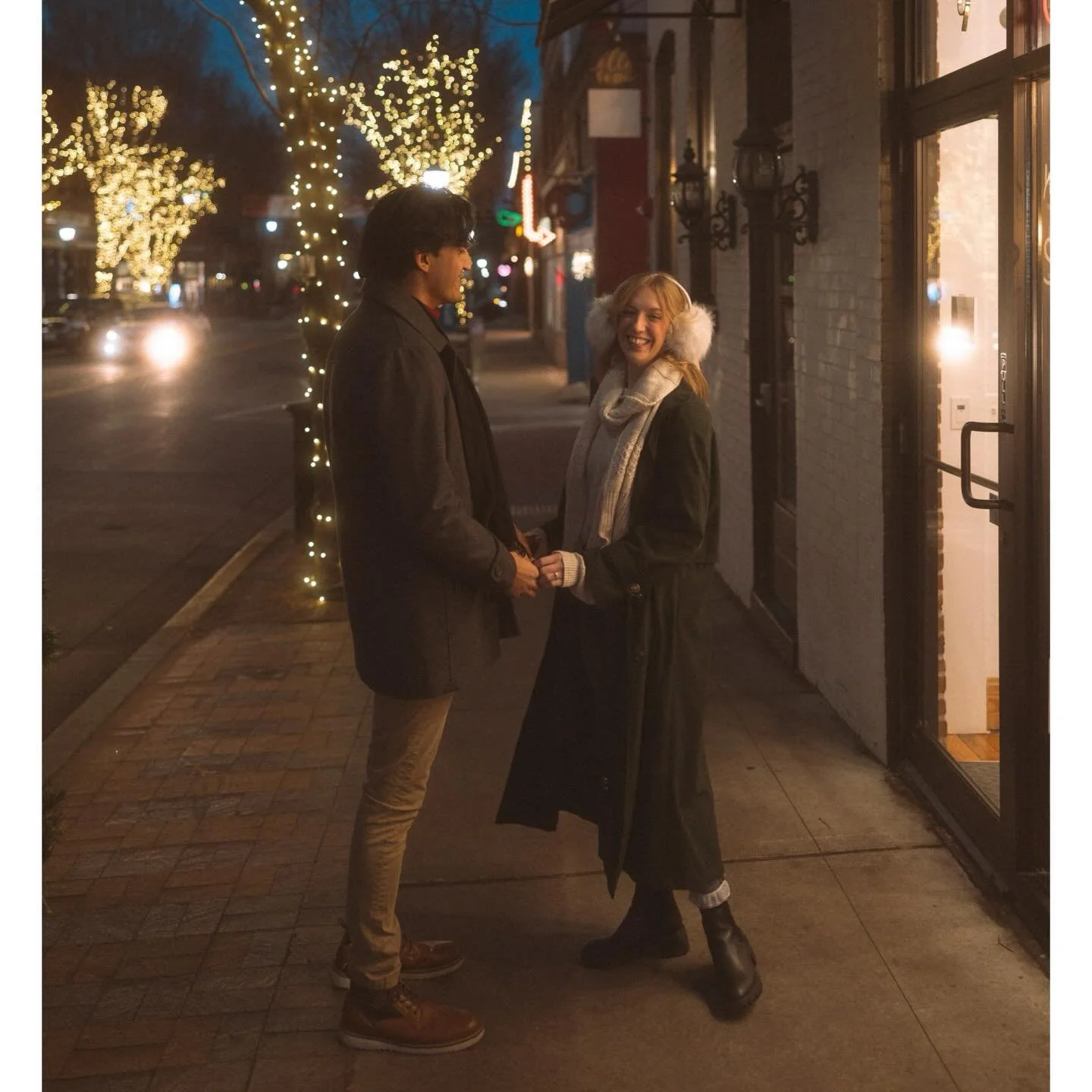 The most perfect evening running around downtown, and hanging at these two&rsquo;s home. 🥹 They specifically requested Christmas lights for their engagement session so we were able to snag this intimate vibe before the lights came down. I&rsquo;m so
