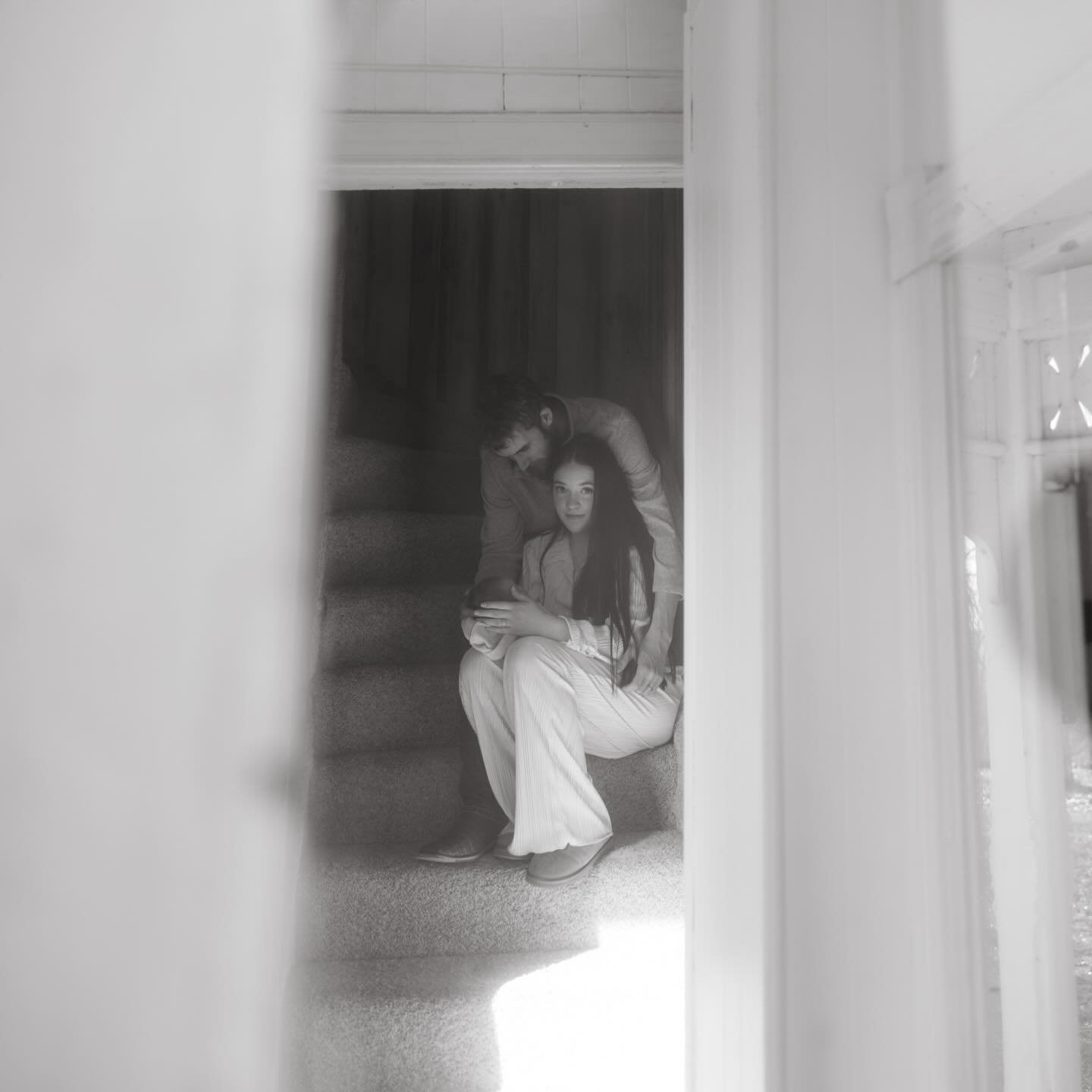 Thank you Jesus for giving me this career and working through me each and every time I pick up my camera. It&rsquo;s all you and I&rsquo;m so grateful!! 

This is from a sweet morning with the Mudd family, soaking in their 2 week old boy Colton. 🥹🥹