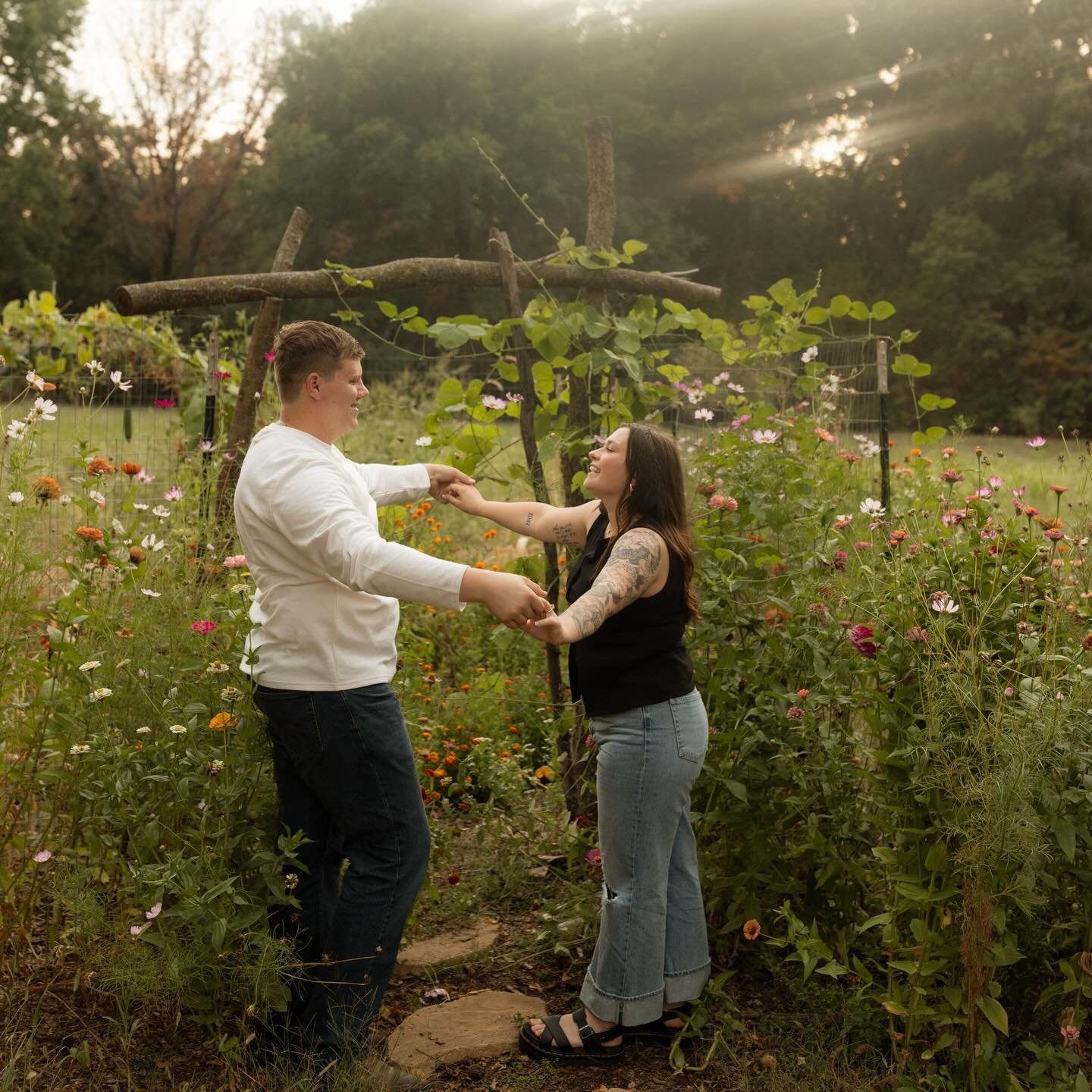Guys I get to photograph another love story tomorrow for Erin + Walker and I&rsquo;m super excited. 🥹🥹 Can&rsquo;t wait to get these two married, and for celebratory chips and queso. 🤣😋 

#missouriweddingphotographer #kansascityweddingphotographe