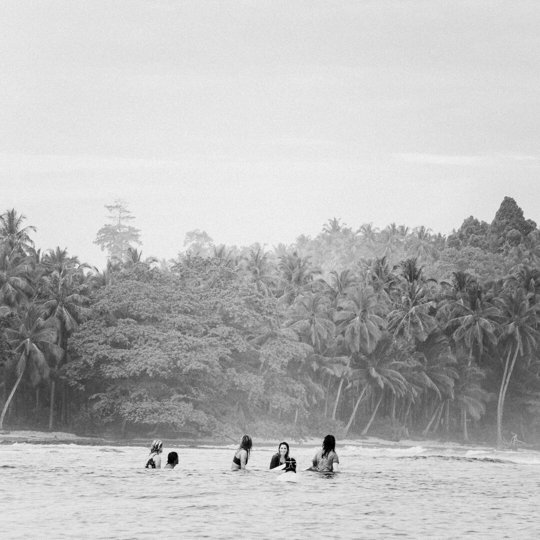 Travel with your best mates. ​​​​​​​​
.​​​​​​​​
Photo - @randyfdarius​​​​​​​​
.​​​​​​​​
.​​​​​​​​
.​​​​​​​​
.​​​​​​​​
.​​​​​​​​
.​​​​​​​​
#KainiMentawai #Mentawai #MentawaiIslands #surftrip #surf #surfresort #surfcamp #surfretreat #Kandui #pitstops #