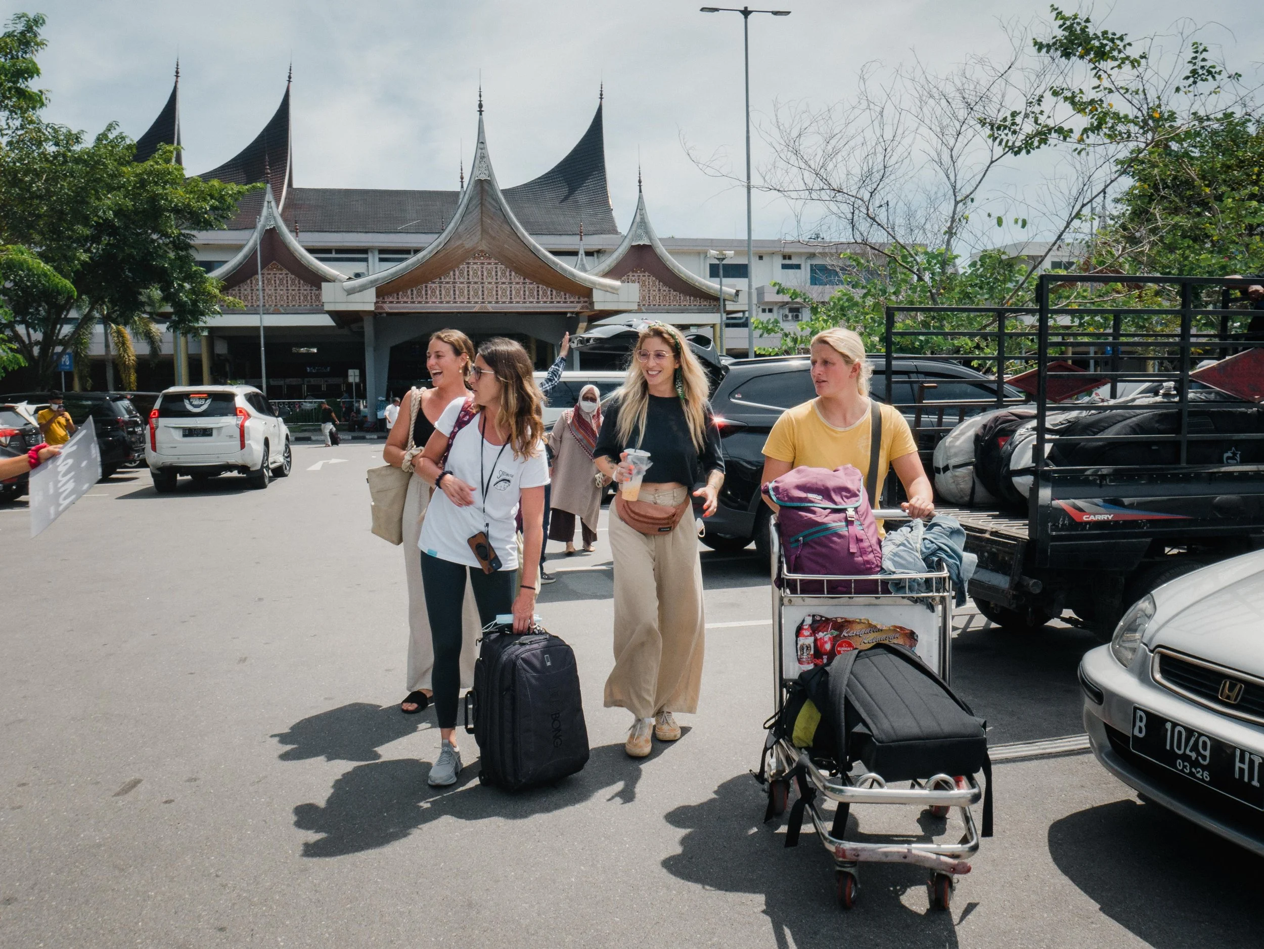 surfers arriving in Padang before heading to mentawai