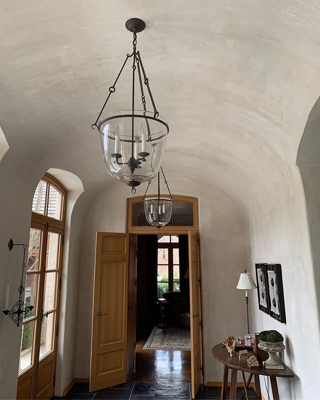 Saw this reposted recently by @summerour_architects and we appreciate how refined this home is.

#plaster #plasterer #plasterwork #plasterart #plasterwalls #hardcoat #plasterbyorciani #orciani #asheville #greenville #decorativeplaster #custombuilt #c
