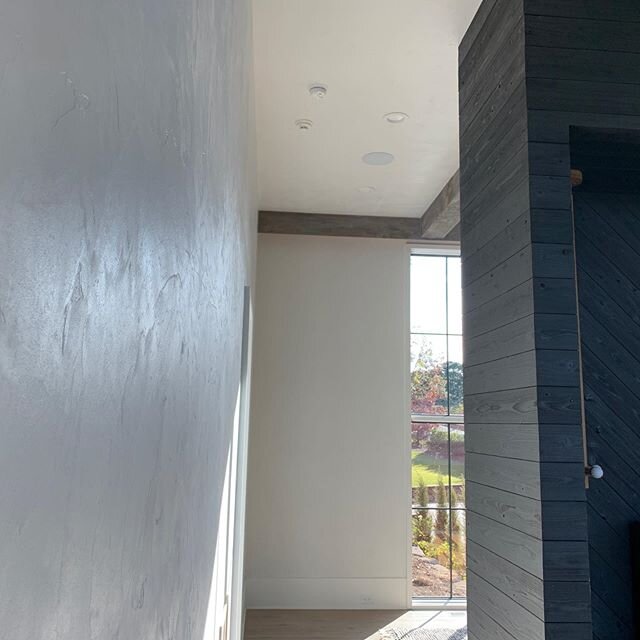 Who said plaster is a dying art. Keeping it alive and even in modern homes! Always a pleasure working with @kdicustomhomes 
#plaster #plasterer #plasterwork #plasterart #plasterwalls#hardcoat #plasterbyorciani #orciani #clemson #decorativeplaster #cu