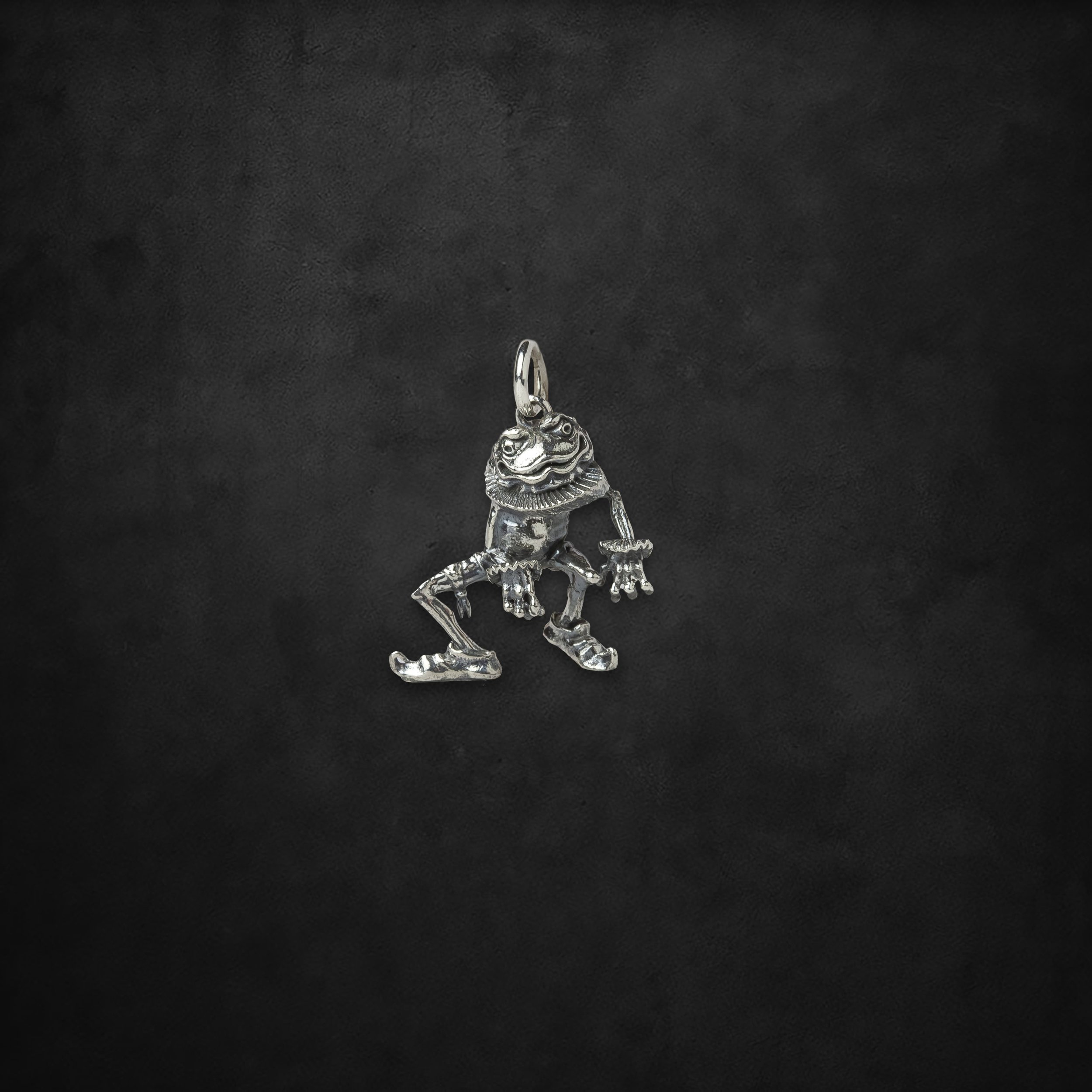 Hopscotch_silver_small_Front-Black.jpg