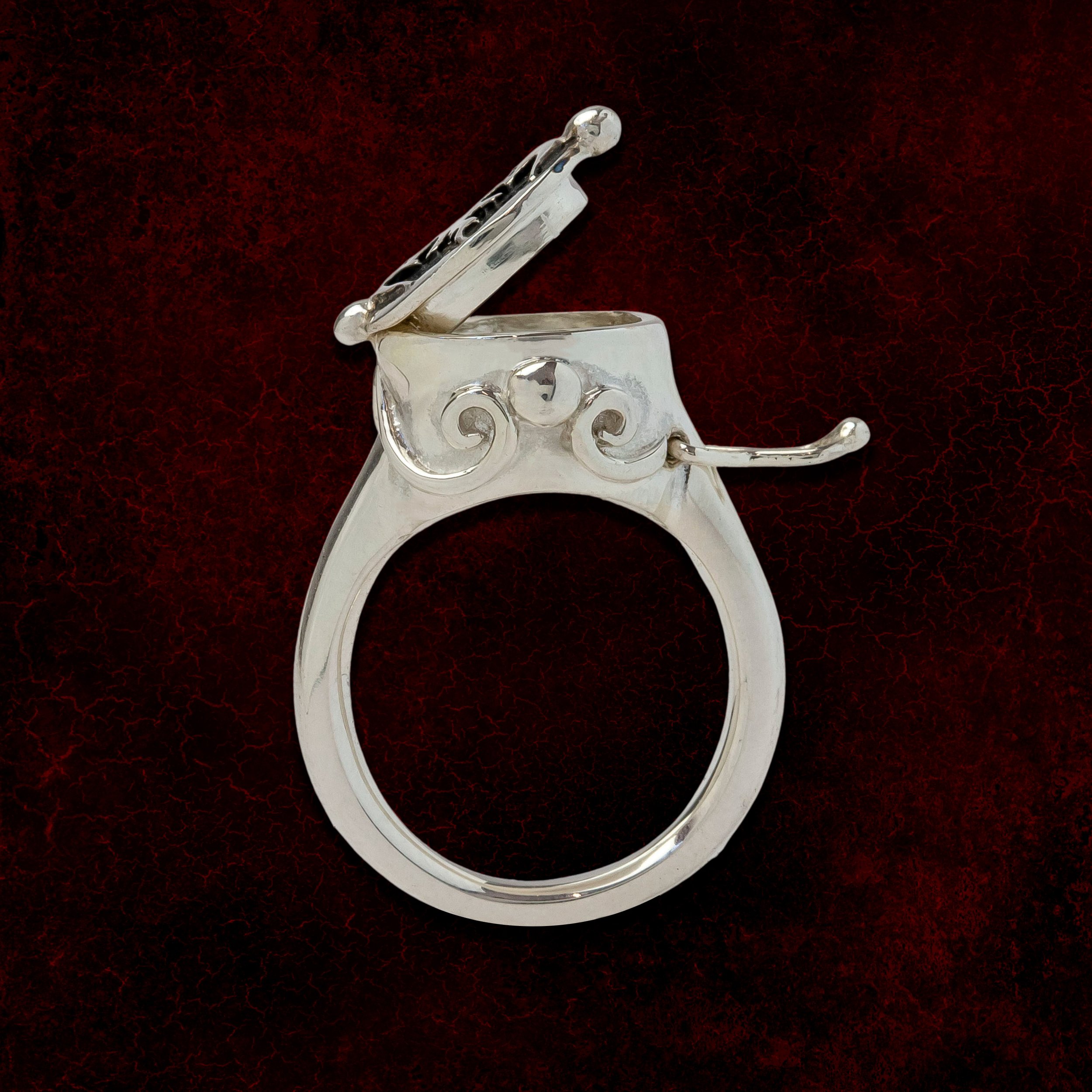 Pipistrello Poison Ring Front Up Open.jpg