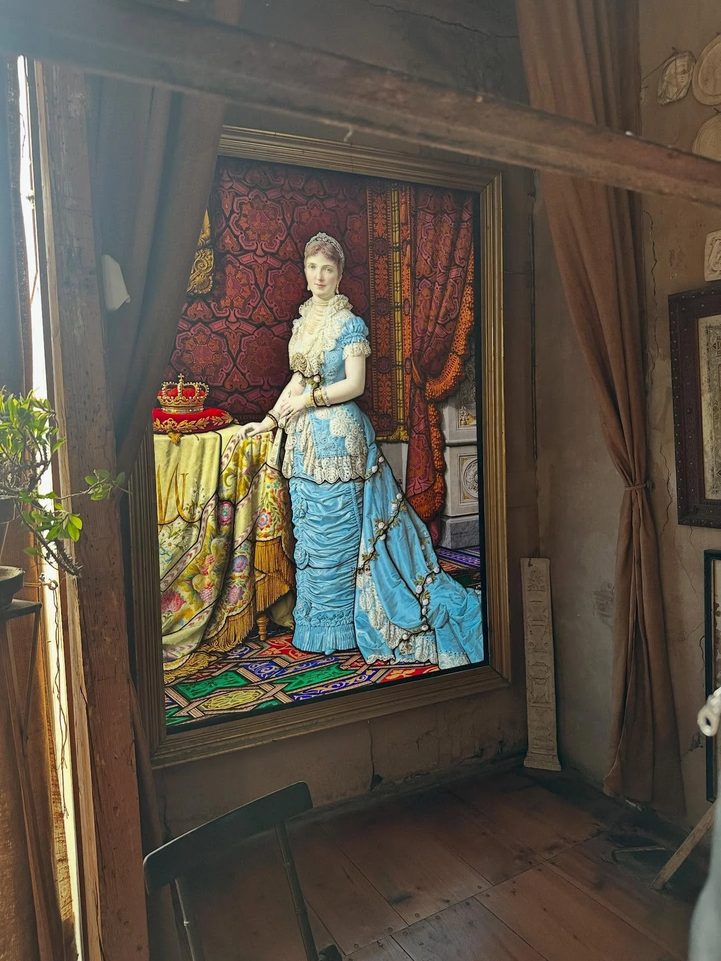 Portrait of Queen Margherita of Savoy, Studio Moretti Caselli, Perugia, Francesco Moretti (1833&ndash;1917)

Seen yesterday in a private viewing, this stained glass portrait feels suspended between centuries with relatable subjects.

After the Renais