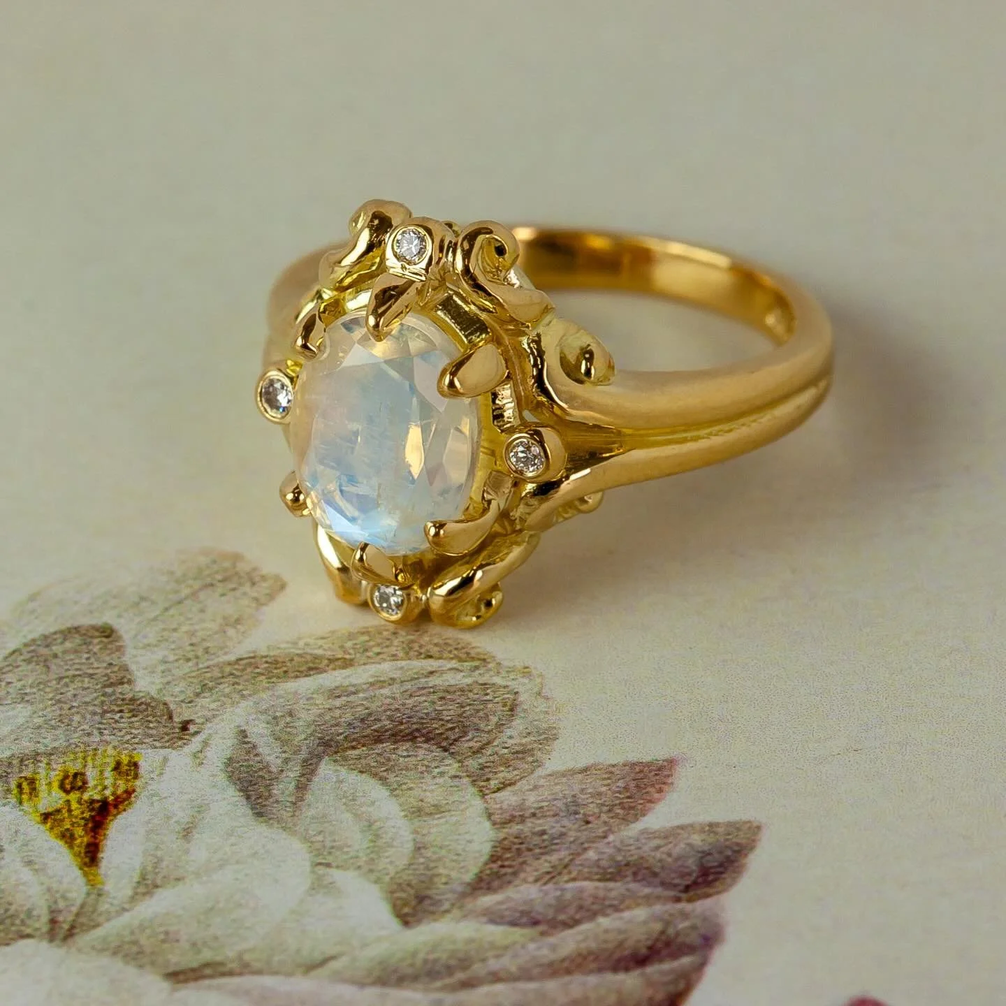 Warming up the mood with a 22-karat gold, moonstone, and diamond ring. 
 . 
.
.
#handmade #goldsmith #donnadistefano