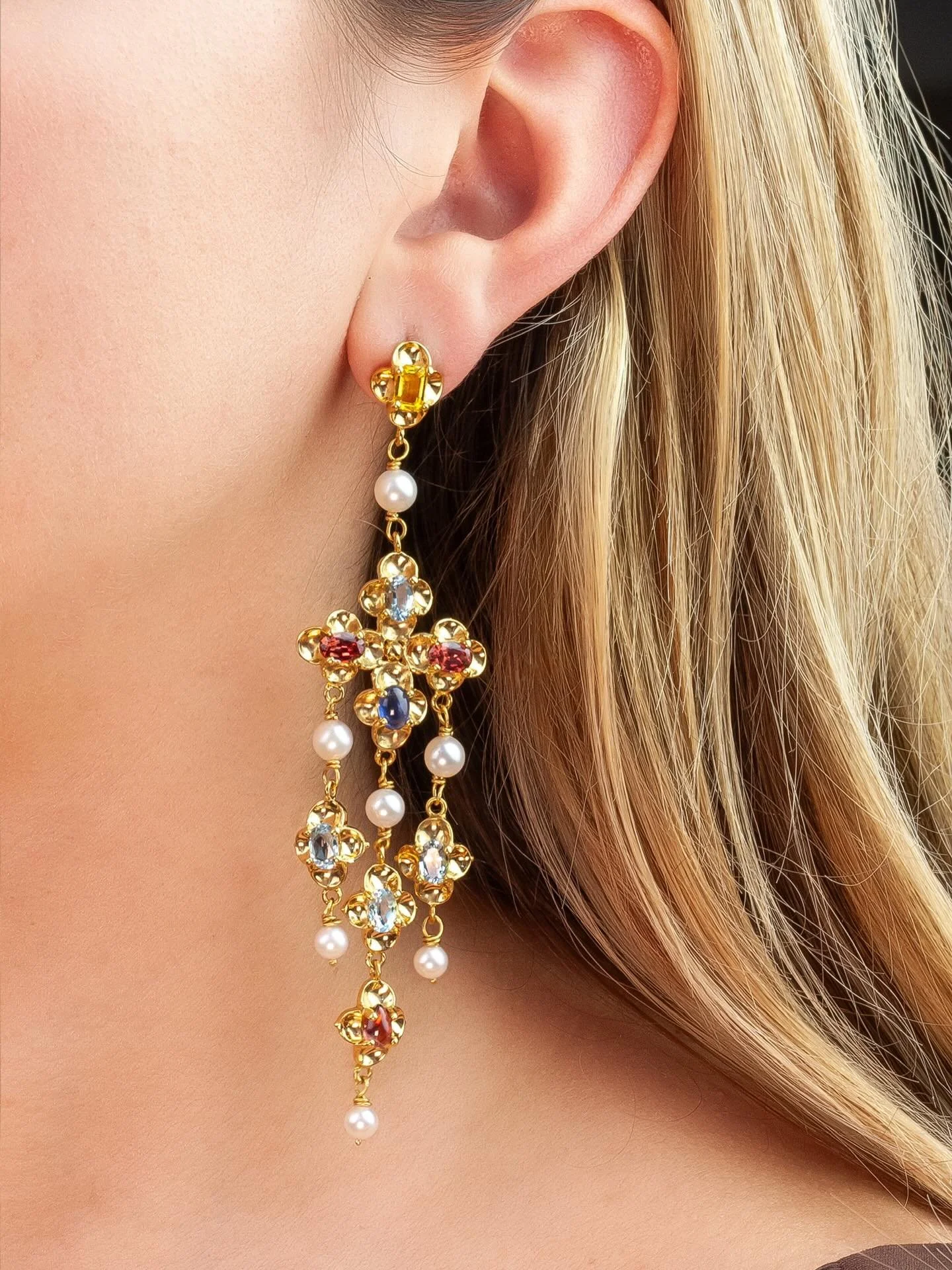 The elegance of our handcrafted 22-karat gold fine jewels is enough to elevate the outfit of any modern-day Reniassance woman. Inspired by the gemstone trim of Saint John the Evangelist&rsquo;s robe, an earring pair of indefinite high fashion is guar