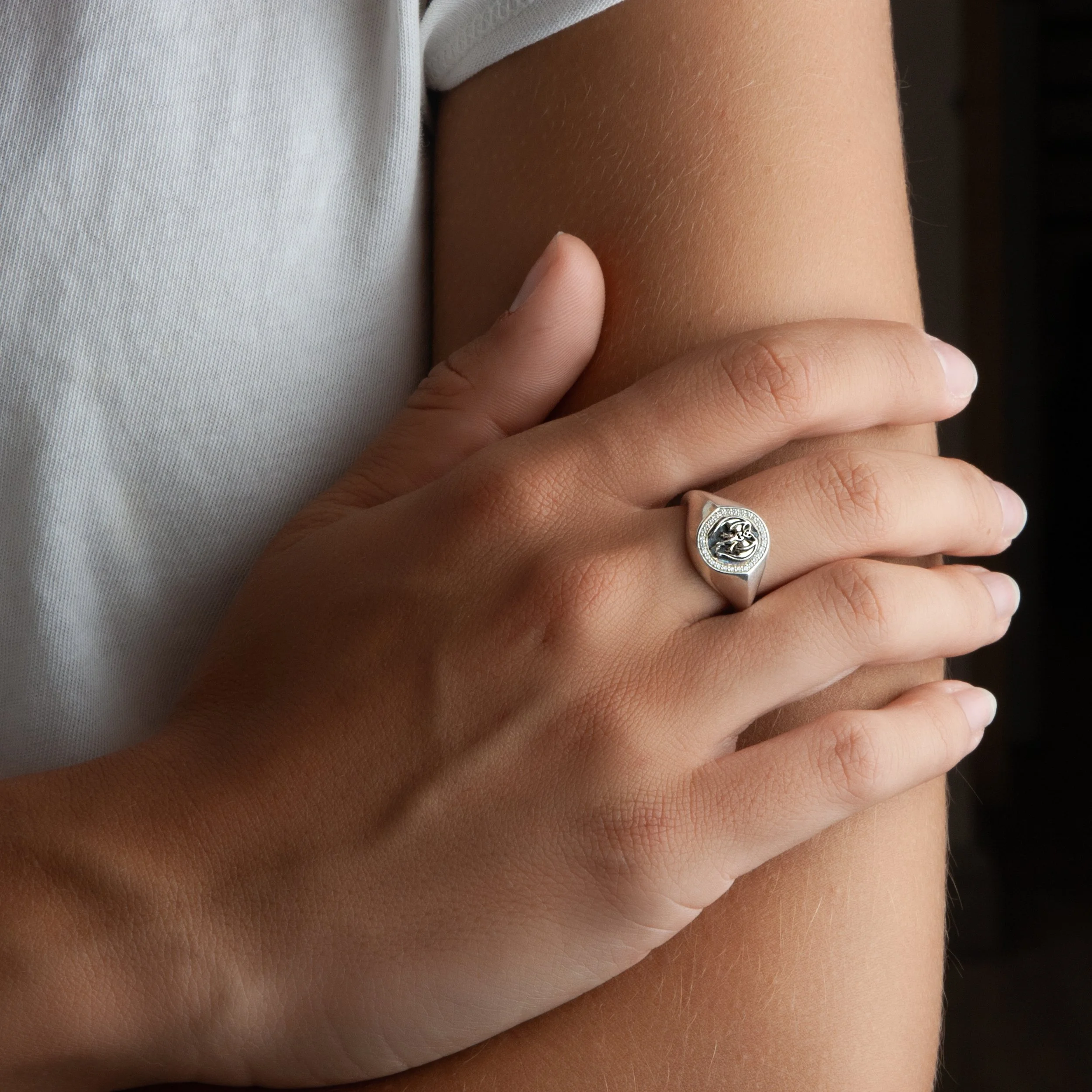 Vamps Diamond Signet Model WEB.jpg