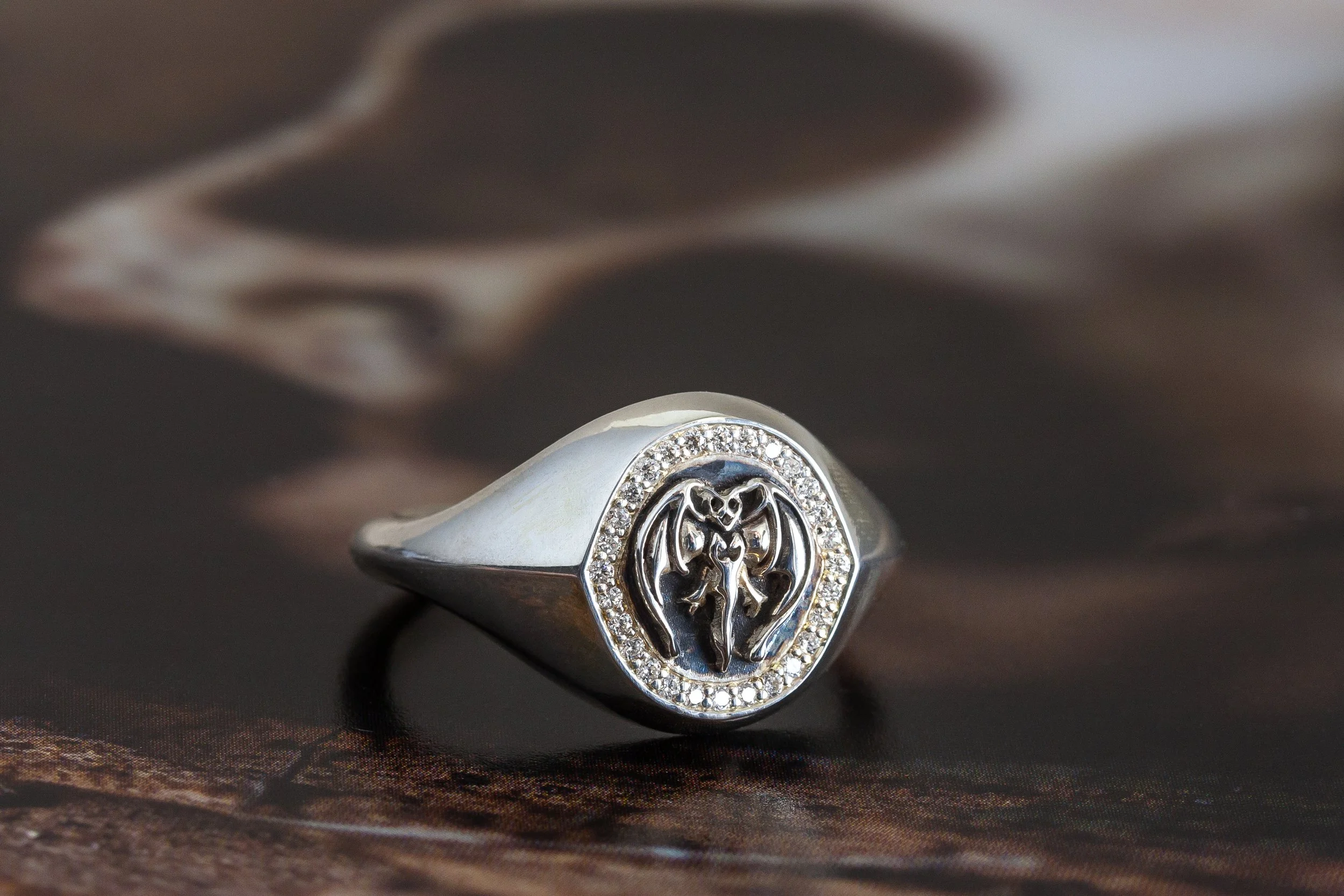 Vamps Diamond Signet Mood 2.jpg