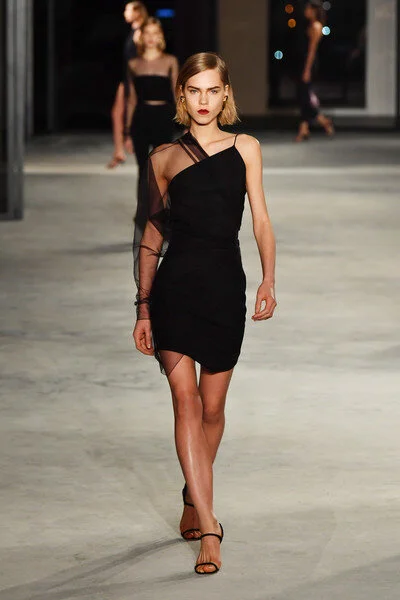 2018 FW Cushnie Et Ochs…a-Rapho.jpg