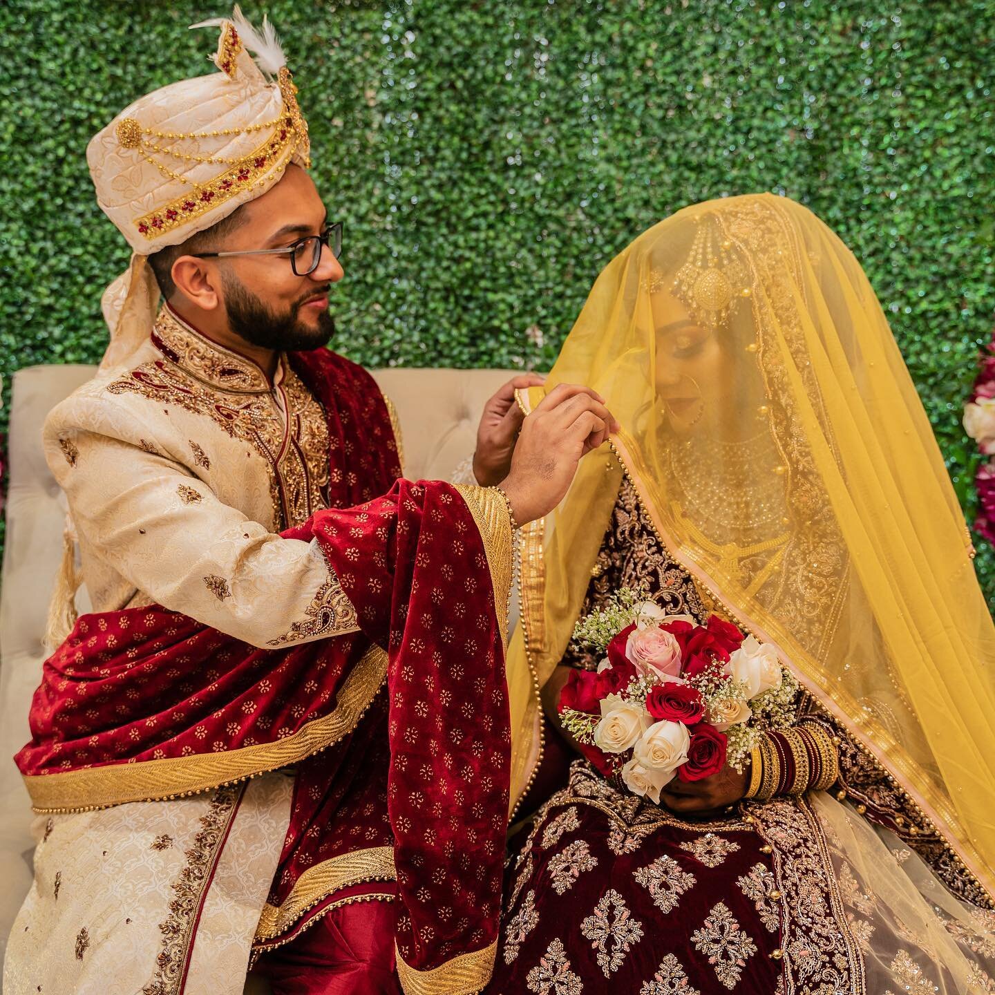 Nikkah 💗
01/09/21 - Nadia and Adnan, NYC
&bull;
&bull;
&bull;

#nikkah #muslimcouple #muslimphotographer #beautifulwedding #love #nikkahday #weddingday #reception #bengaliwedding #bengalinikkah #pakistaniweddings #weddingseason #weddingszn #dulhan #