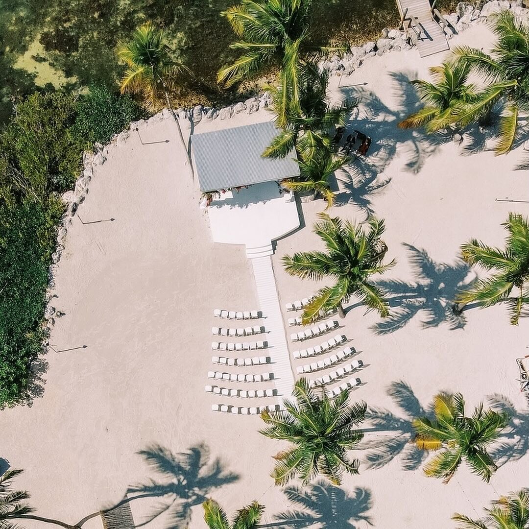Island wedding on the horizon?! 🌴 Here&rsquo;s your ultimate guide to paradise wedding ceremony perfection:
⠀⠀⠀⠀⠀⠀⠀⠀⠀
- Weather Watch: Keep a keen eye on the forecast and have backup plans in case of unexpected showers or high winds.

- Venue Vibes: