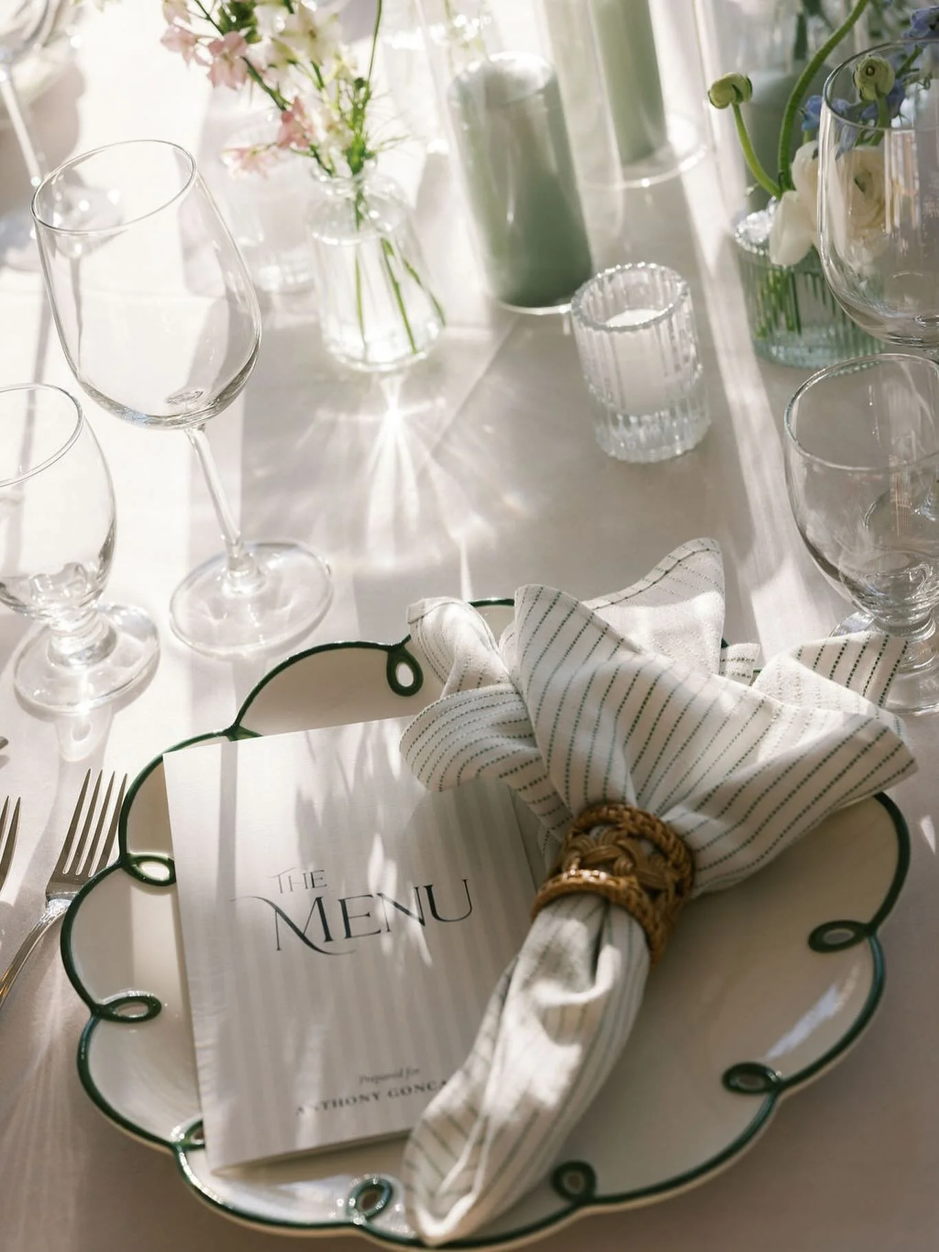 Thoughtful details don&rsquo;t just look beautiful&hellip; they feel beautiful. 💌

This couple wrote a personal note on every single menu card for their guests. It left everyone talking about them all night, it was a true nod to hospitality and care