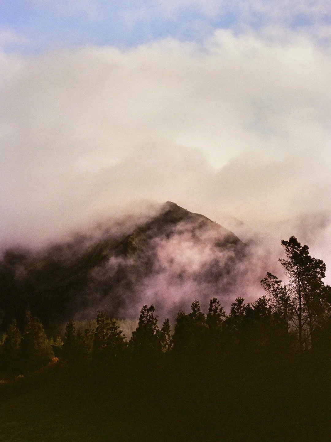 12.03.24

#35mmfilm #portugal #azores #nikonf2