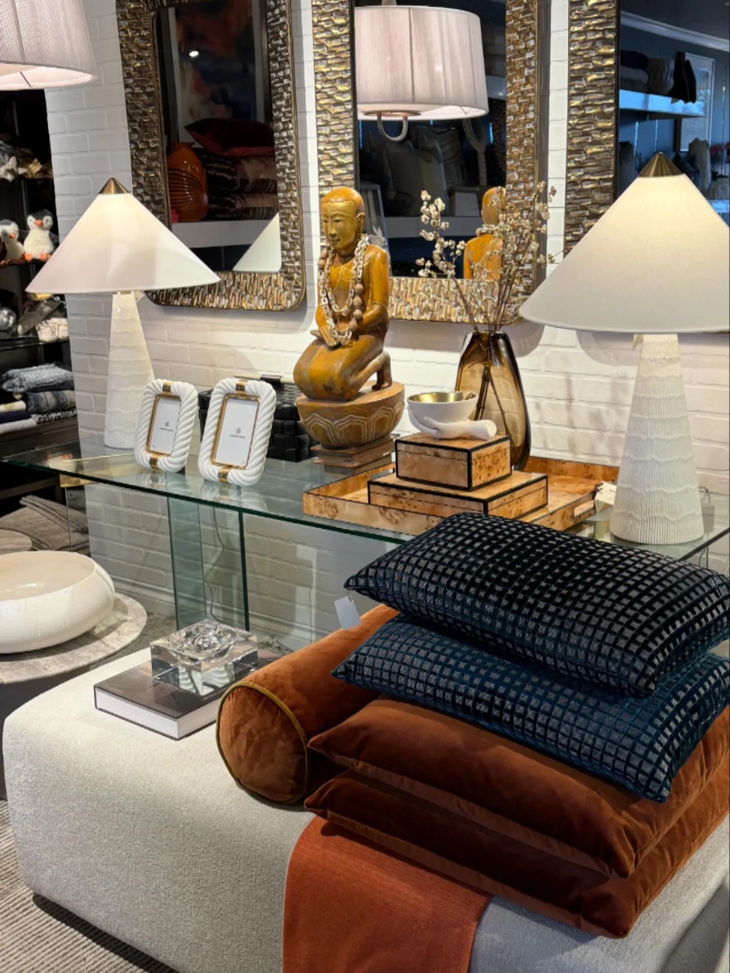 Mirror Image…all good things come in 3’s
New fall arrivals dropping daily. Feather your nest with our curated finds from around the globe.
.
.
.
#interiordetail #interiordetails #interiordesign #interiors #worldofinteriors #vancouverinte