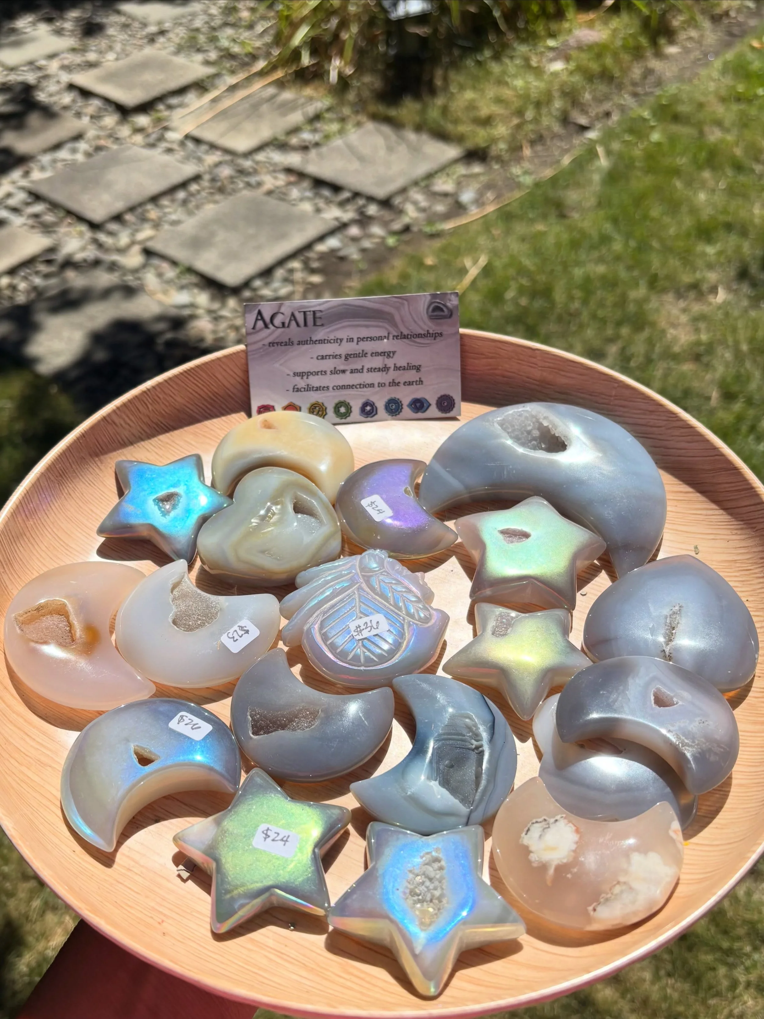 These beautifully carved Agates are available at our self service crystal boutique! We have a great selection of crystals, sage, card decks, books, jewelry, decor and so much more! 

#crystals #agate #blissfulheartbend