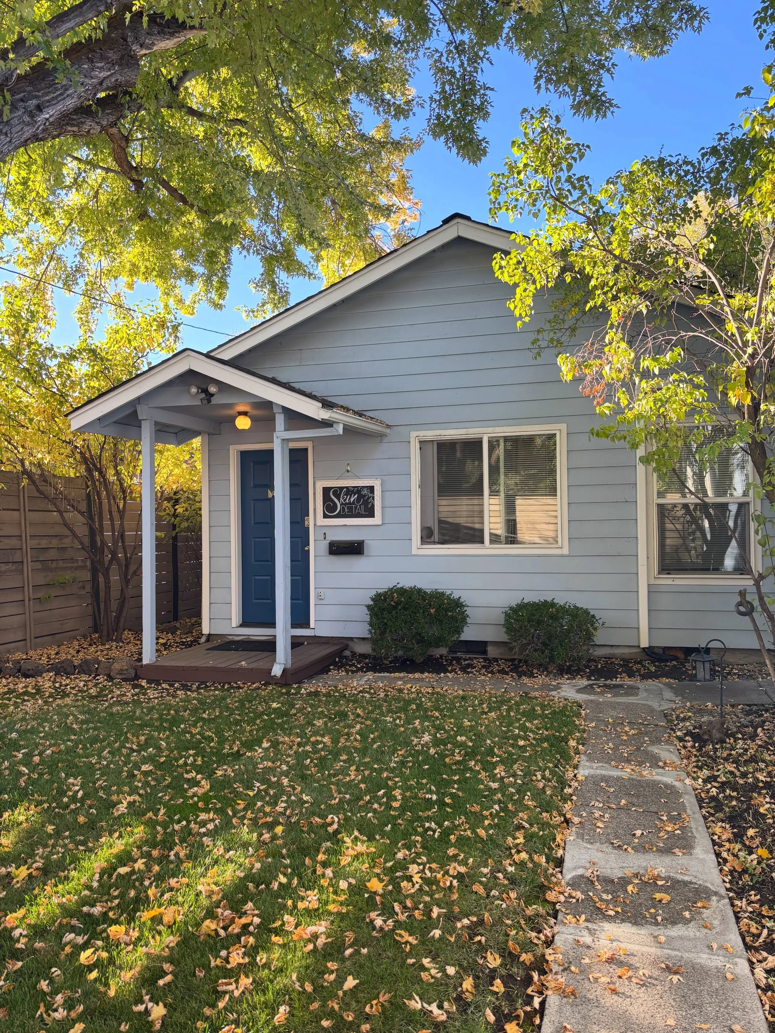 New room rental alert!🚨Calling all estheticians, massage therapists and hair care pros! We have a beautiful space available at Blissful Heart. If you need a stunning room rental, please reach out to 541-550-7800 or dm for more info. This room won&rs