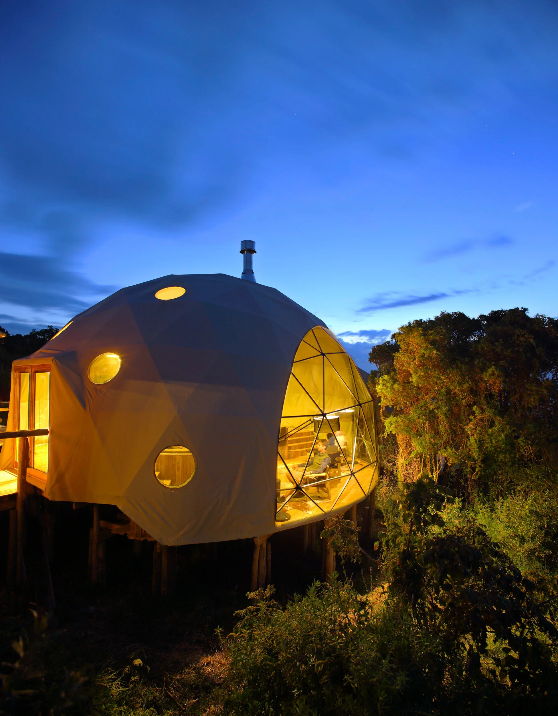 The-Highlands-lounge-dome-at-night.jpg