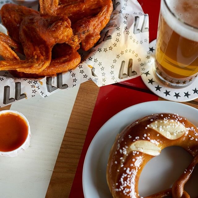 We get our pretzel from @fressenbakery and our chicken wings from @spprovisions and our witty commentary from our momma. ⁠
⁠
⁠
⁠
#wings #chickenwings #pretzels #instafood #foodie #foodporn #craftbeer #beerstagram #bar #drinks