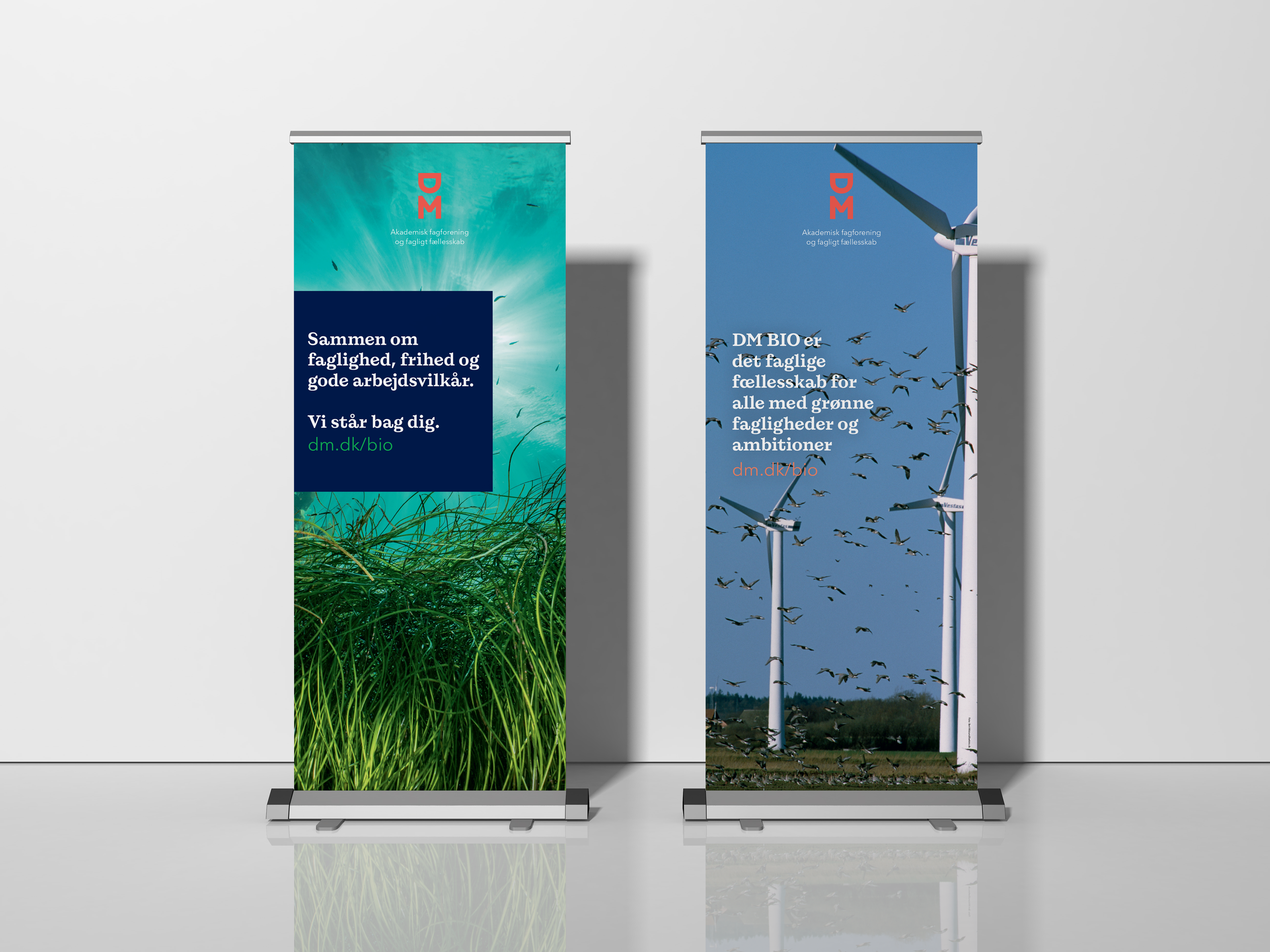 Free-Exhibition-Stand-Roll-Up-Banner-Mockup_2.png