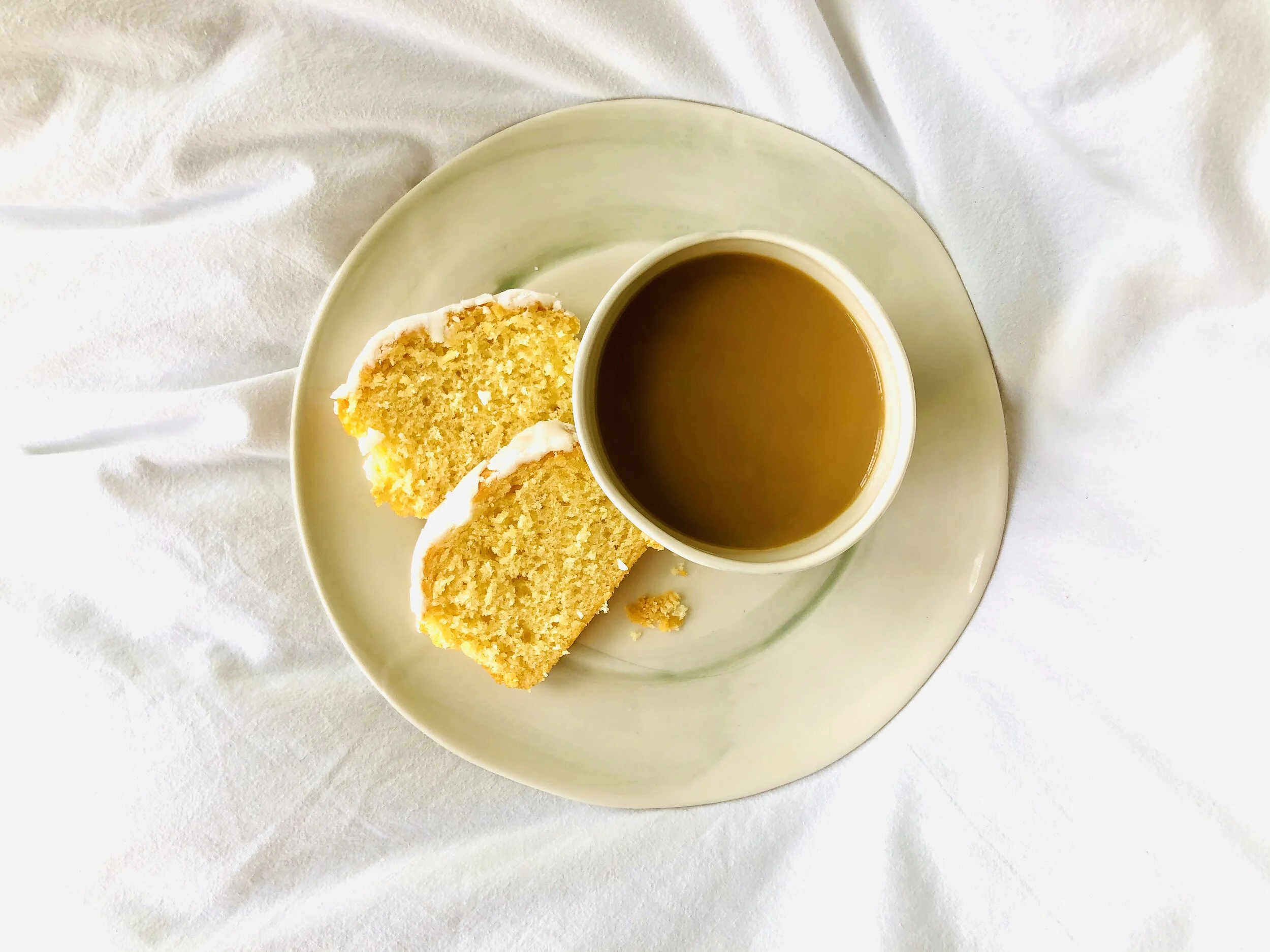 chisel pottery coffe on the bed.jpg