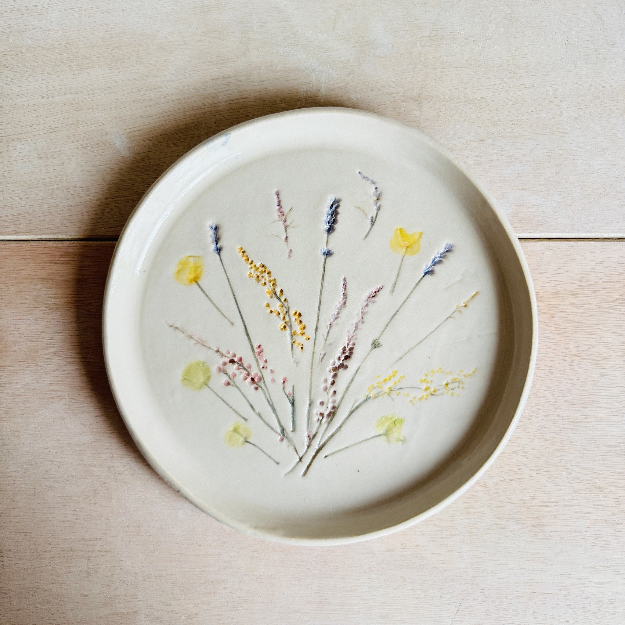 A &quot;welcome spring&quot; plate to celebrate the season's spirit, crafted by Liz (@lizziefduke) 
during our adult weekly classes.

#plate #platter #ceramic #mothersday #potterydemo #potterytutorial #potteryrworkshop #clay #handmade #chichester #se