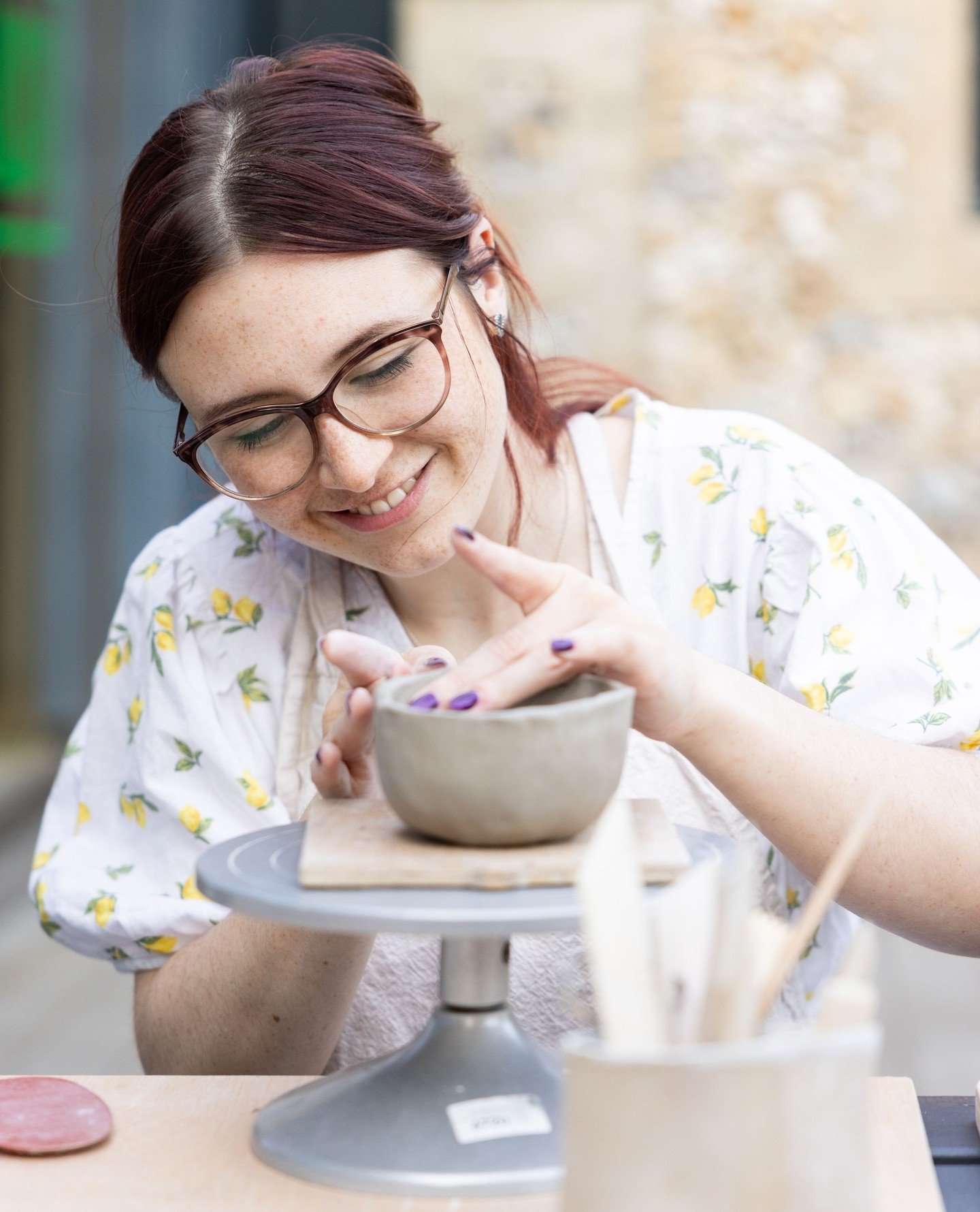 We&rsquo;re taking things alfresco for Summer 2025! 🌞👐⁠
⁠
Our Pinch Pot Caf&eacute; sessions are all about slowing down and sinking into something creative - the perfect way to unwind after a busy day. Picture this: a warm summer evening, a cup of 