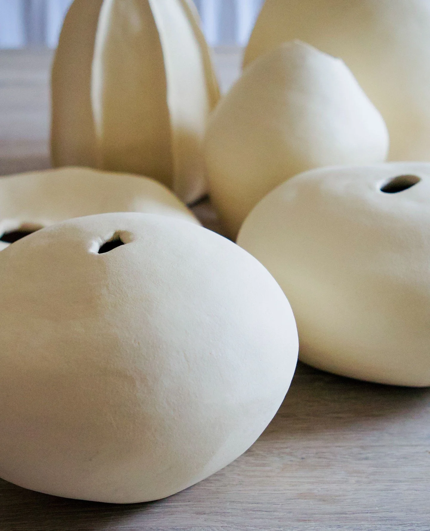 If you&rsquo;ve been thinking about joining Sian&rsquo;s 2-day coiling workshop&hellip; this is your sign. 👀⁠
⁠
This July, we&rsquo;re spending two full days slowing down and creating with clay - building large sculptural coil pots using intuitive, 