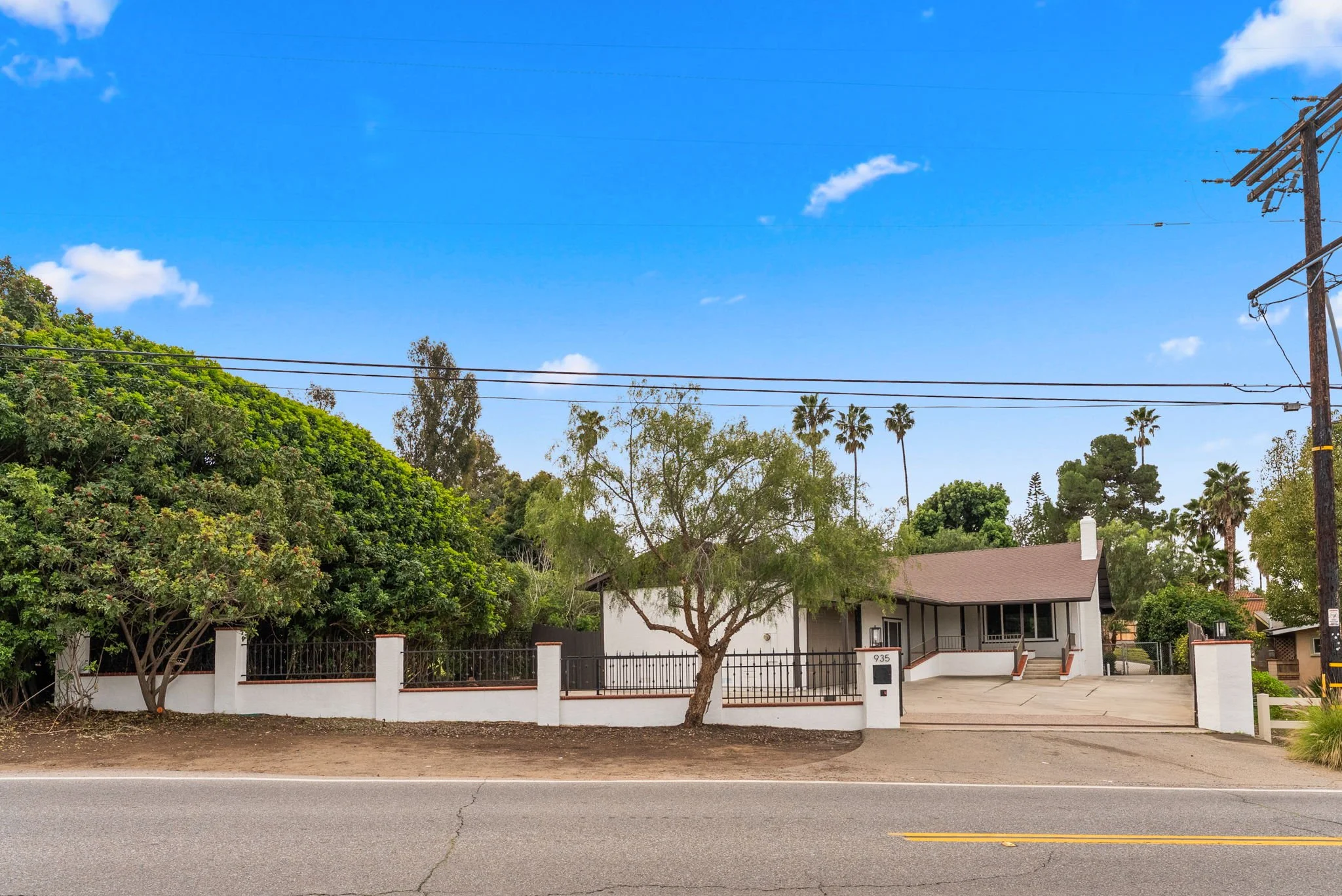 935 Crescent Dr (1).jpg