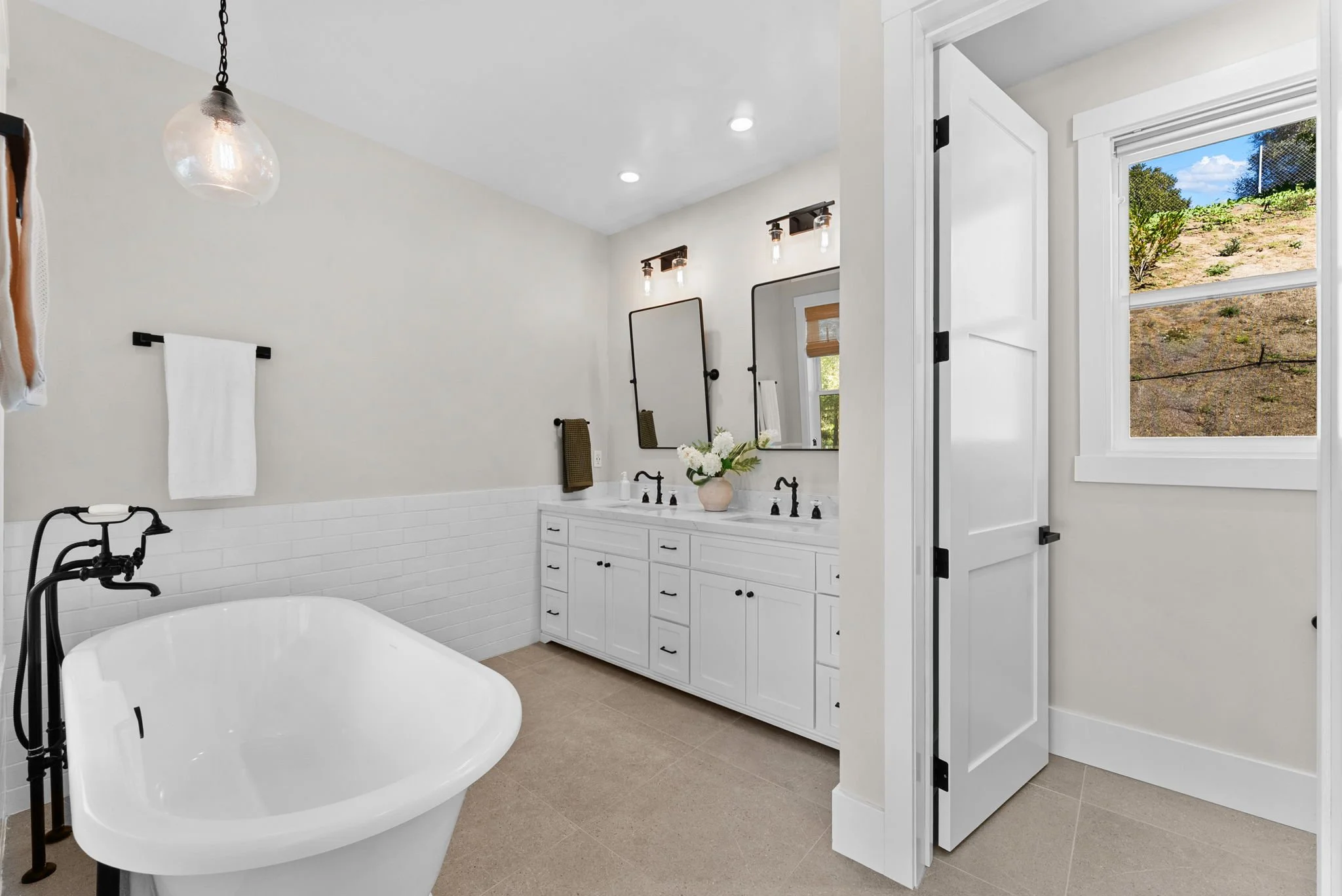 2747 Via Del Robles (60).jpg