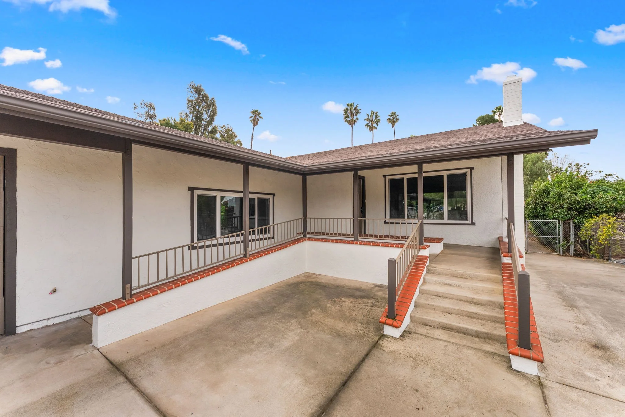 935 Crescent Dr (3).jpg