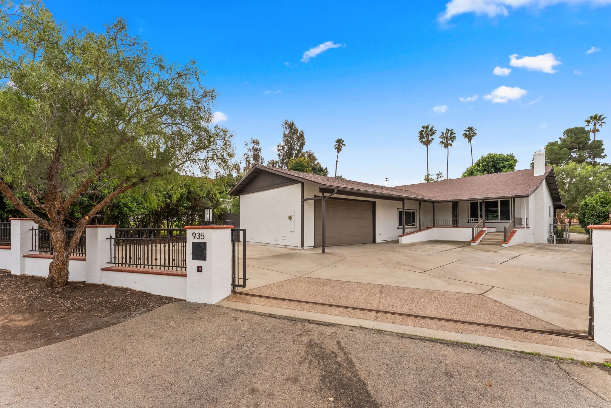 935 Crescent Dr (2).jpg